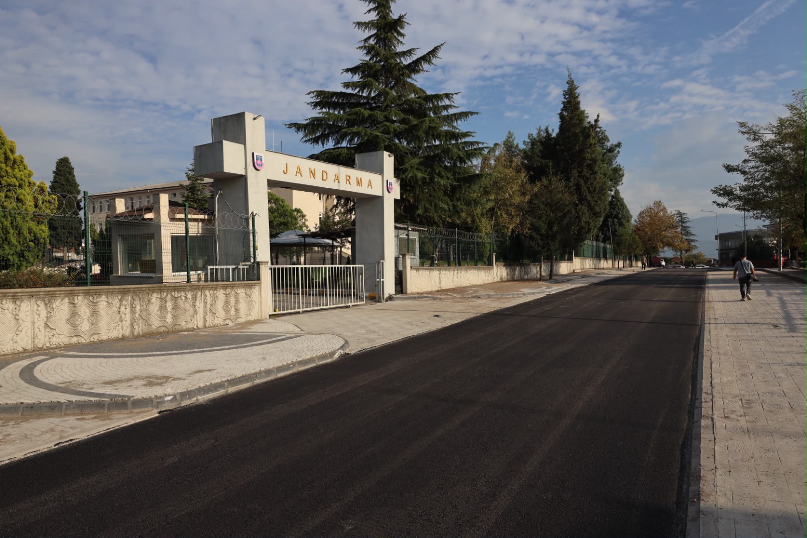 Hendek’in tam kalbindeki en önemli güzergahlar tablo gibi işleniyor