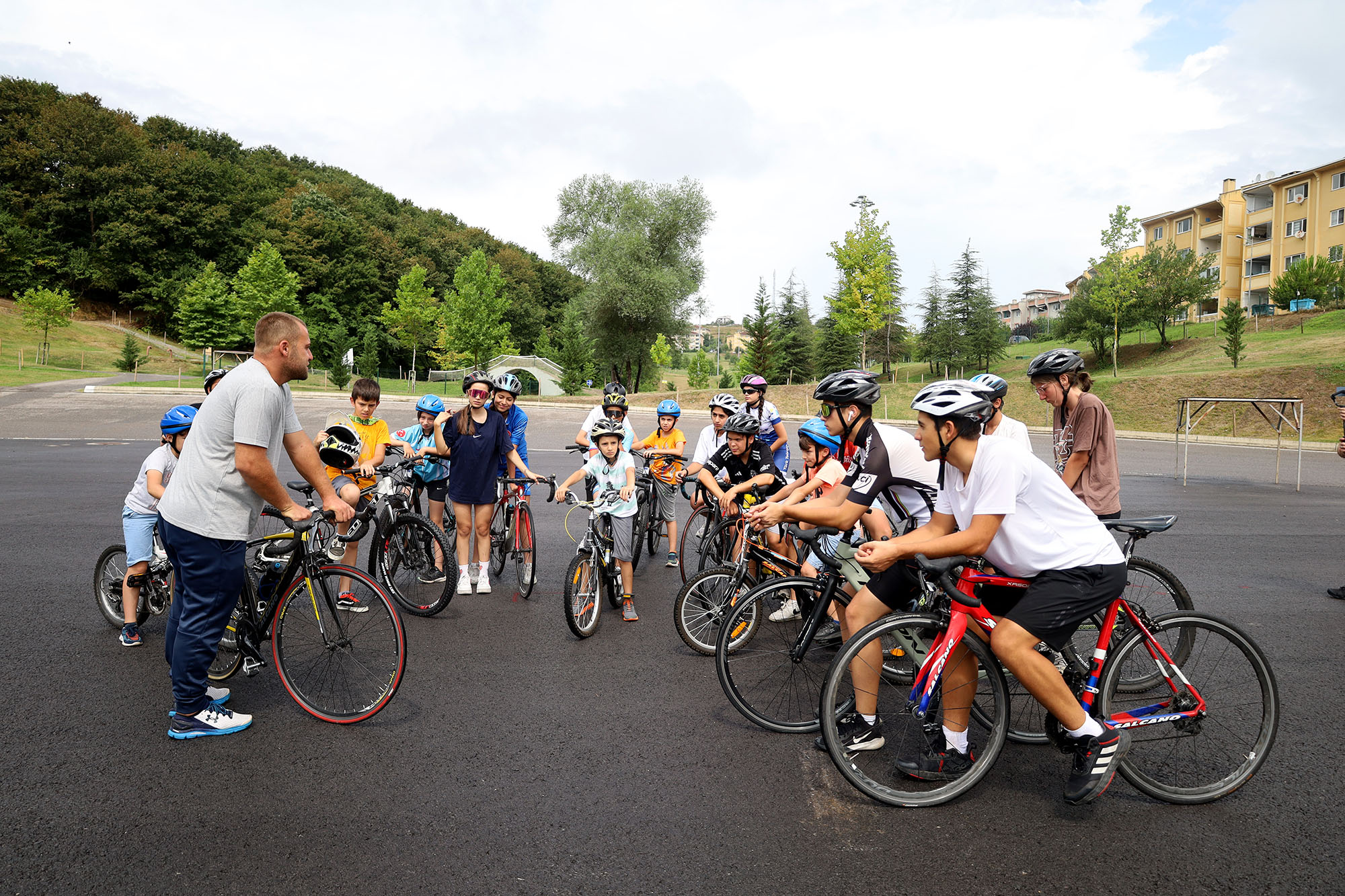 Büyükşehir geleceğin şampiyon pedallarını Ayçiçeği Vadisi’nde keşfediyor