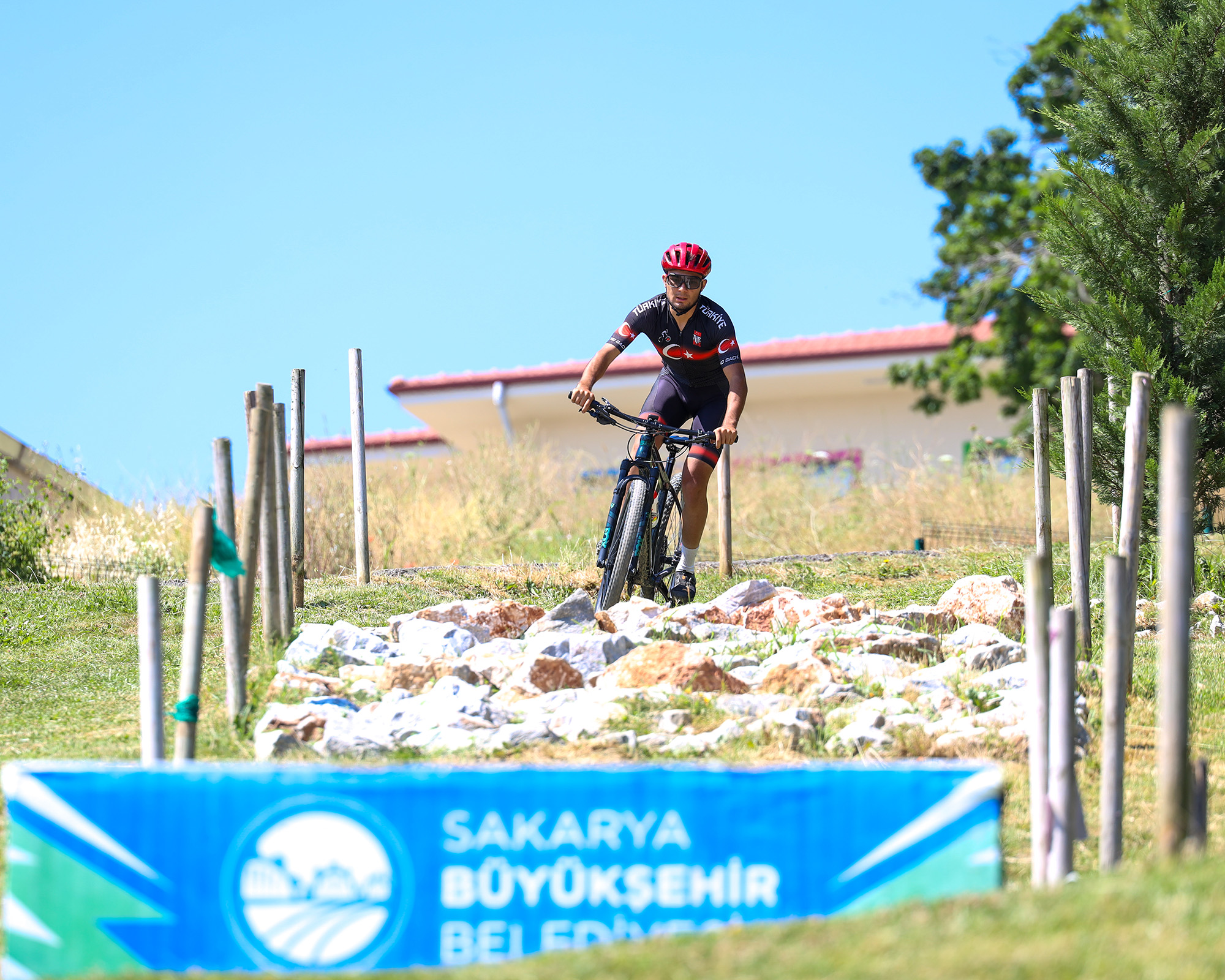 Milli pedallar dünyanın en heyecanlı yarışında, Sakarya’da pedal çevirecek: “Tüm Sakarya’yı Ay Yıldızlı bayrağa desteğe çağırıyoruz”
