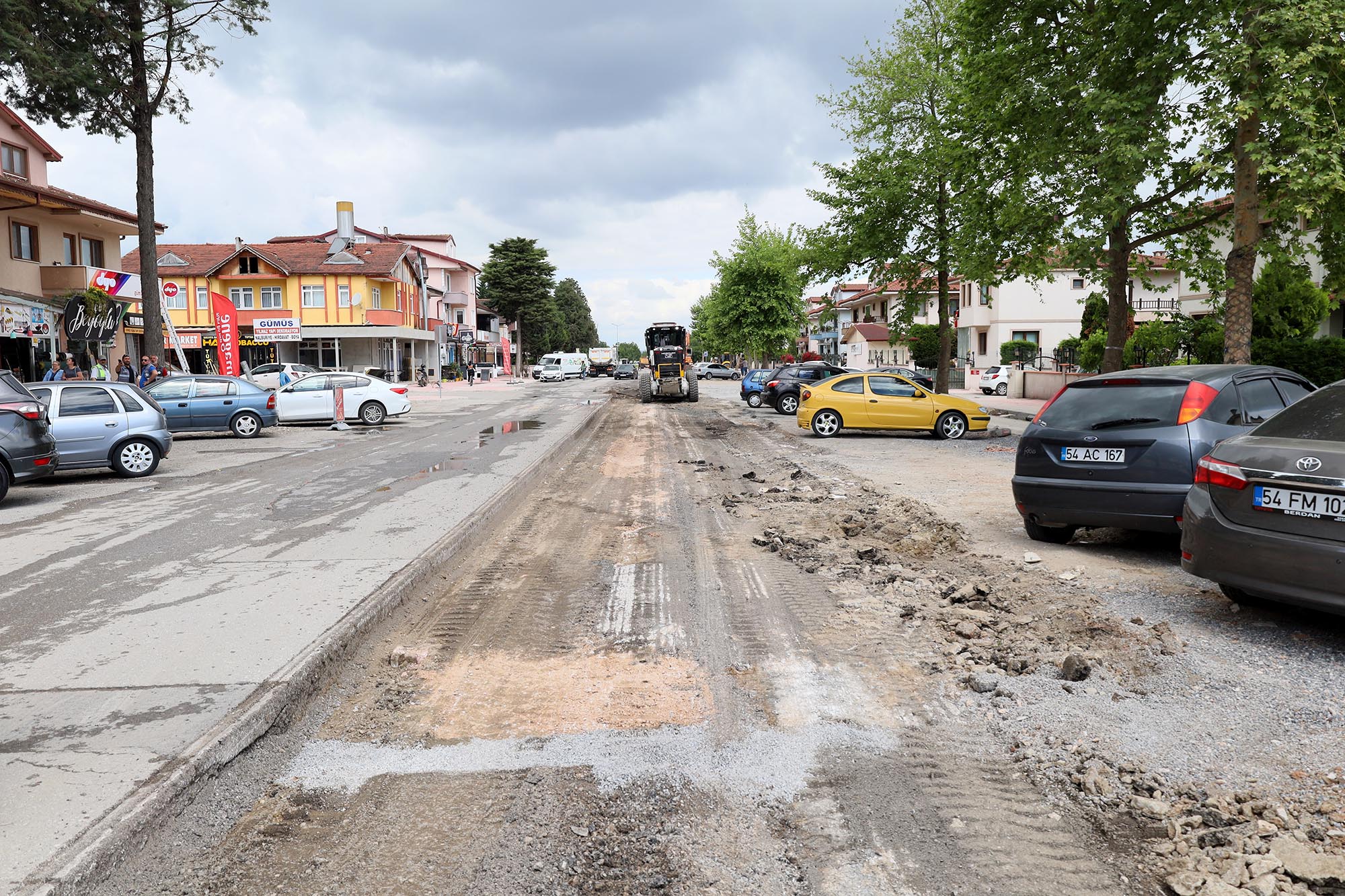 Büyükşehir Şehit Mehmet Karabaşoğlu Caddesi’nde üstyapı çalışmalarına başladı