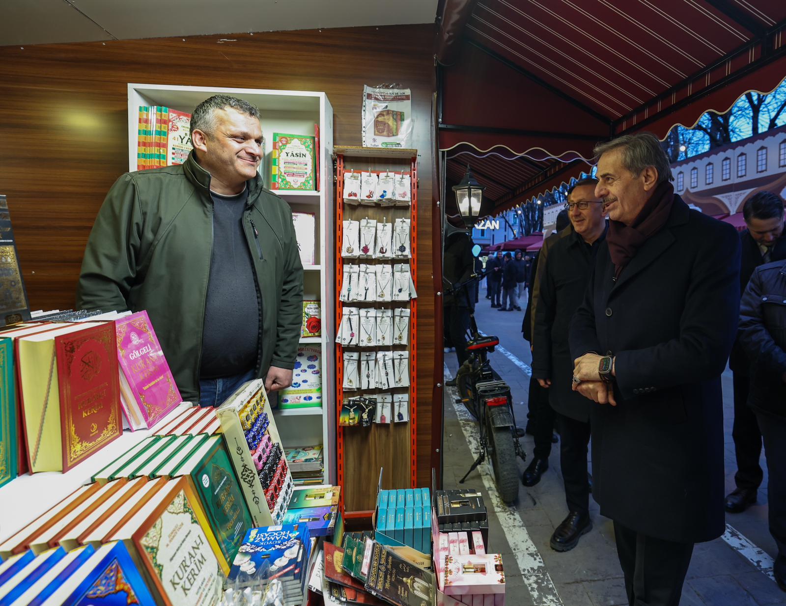 Sakarya’da bir Ramazan klasiği ve Büyükşehir’in geleneği Kitap Sokağı kapılarını açtı