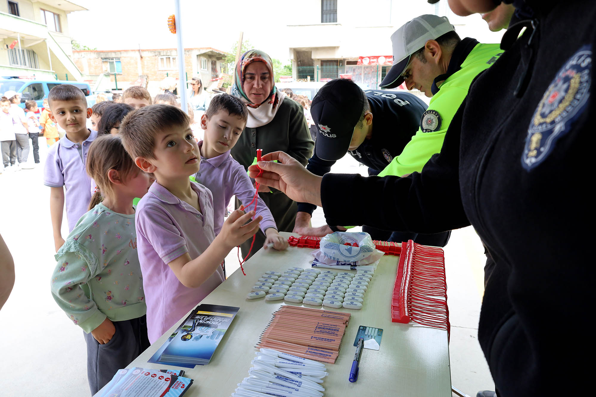 En renkli trafik etkinliği yine Büyükşehir’den: Güvenli trafiğin şartlarını ‘tebessümle’ öğrendiler