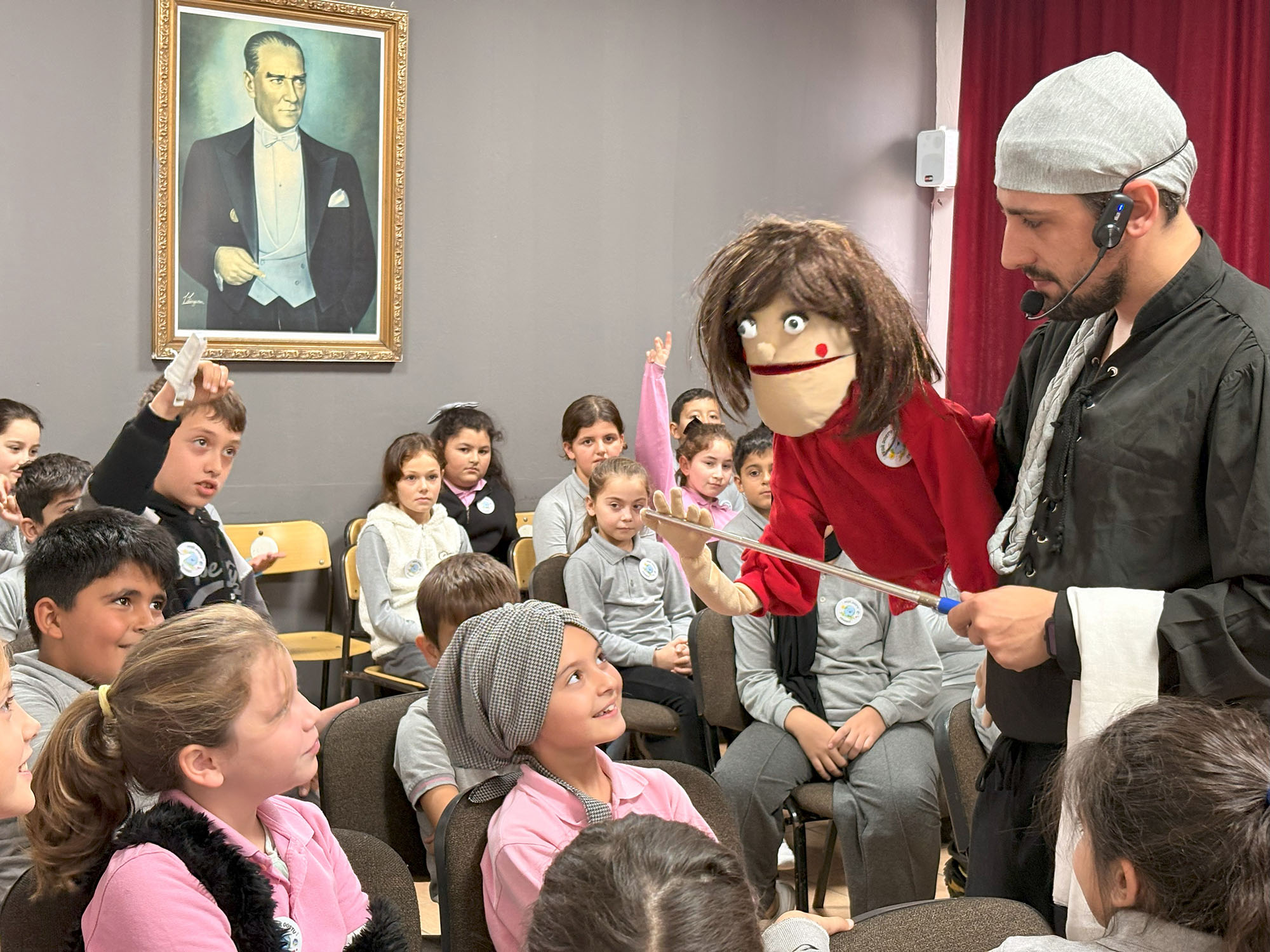 “Akça” çocuk tiyatrosu 16 ilçede miniklerle buluştu