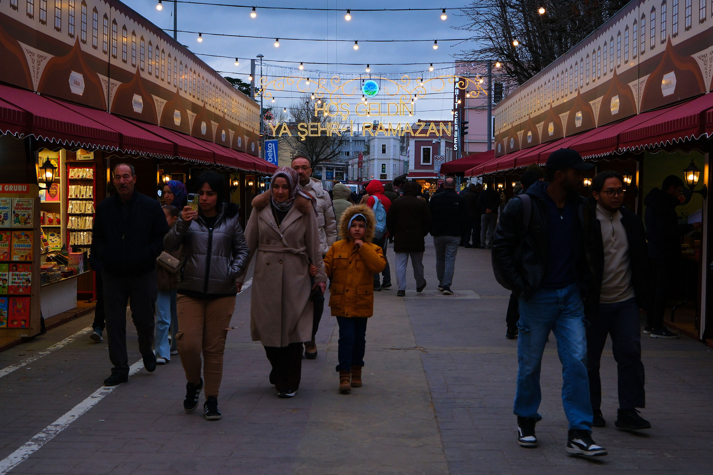 Kitap Sokağı Ramazan akşamlarında kitapseverlerin buluşma noktası oldu