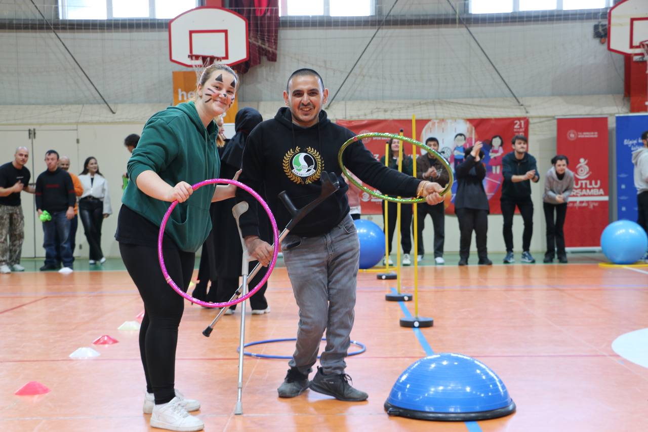 Özel çocukların özel günü doyasıya eğlenceyle geçti