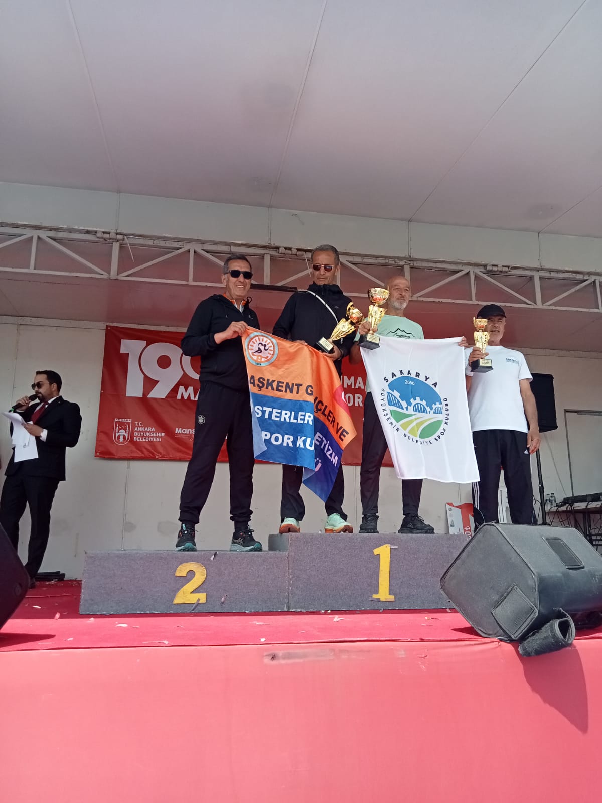 Büyükşehir sporcuları madalya kürsüsünü boş bırakmıyor