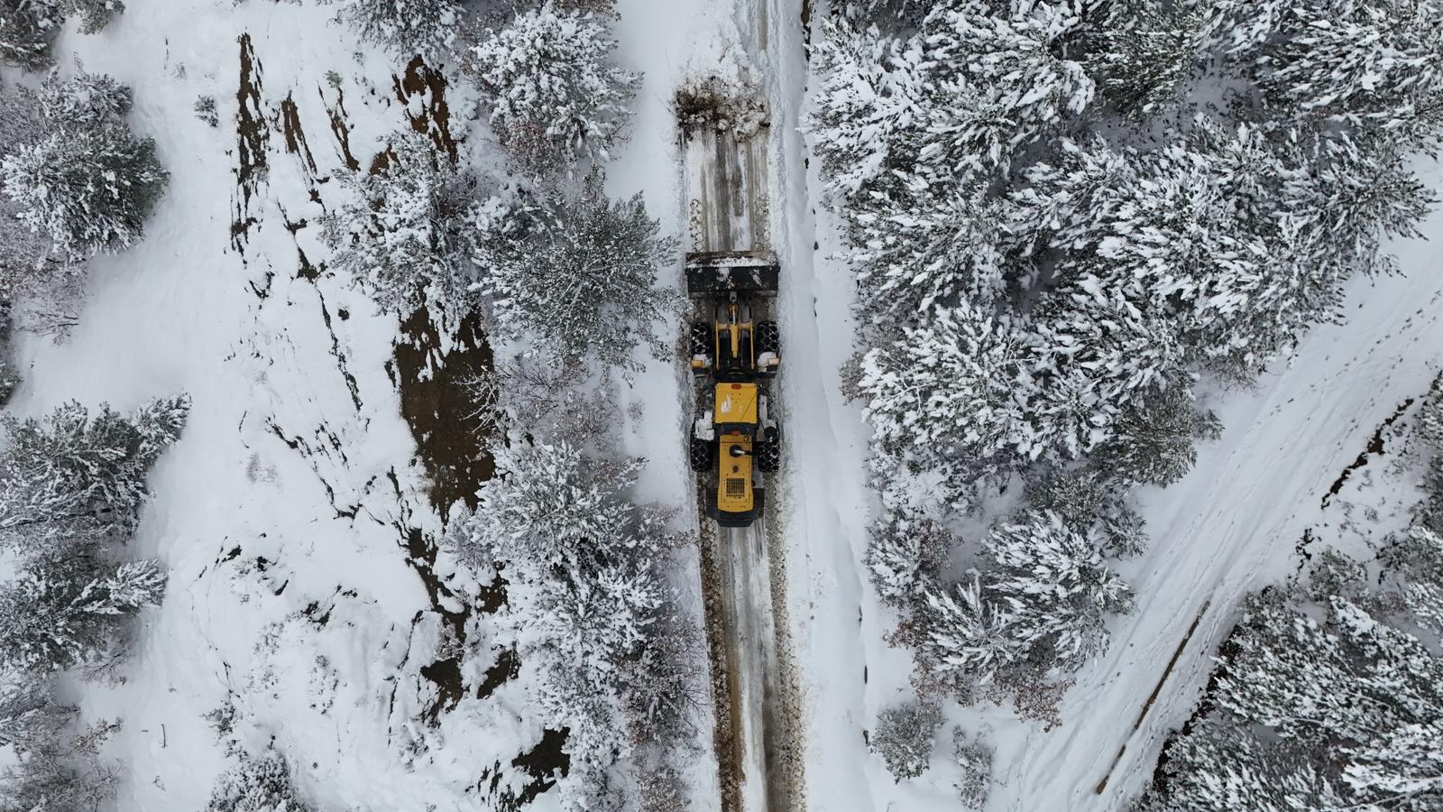 Büyükşehir duraksız kar mesaisiyle grup yollarının tamamını ulaşıma açtı