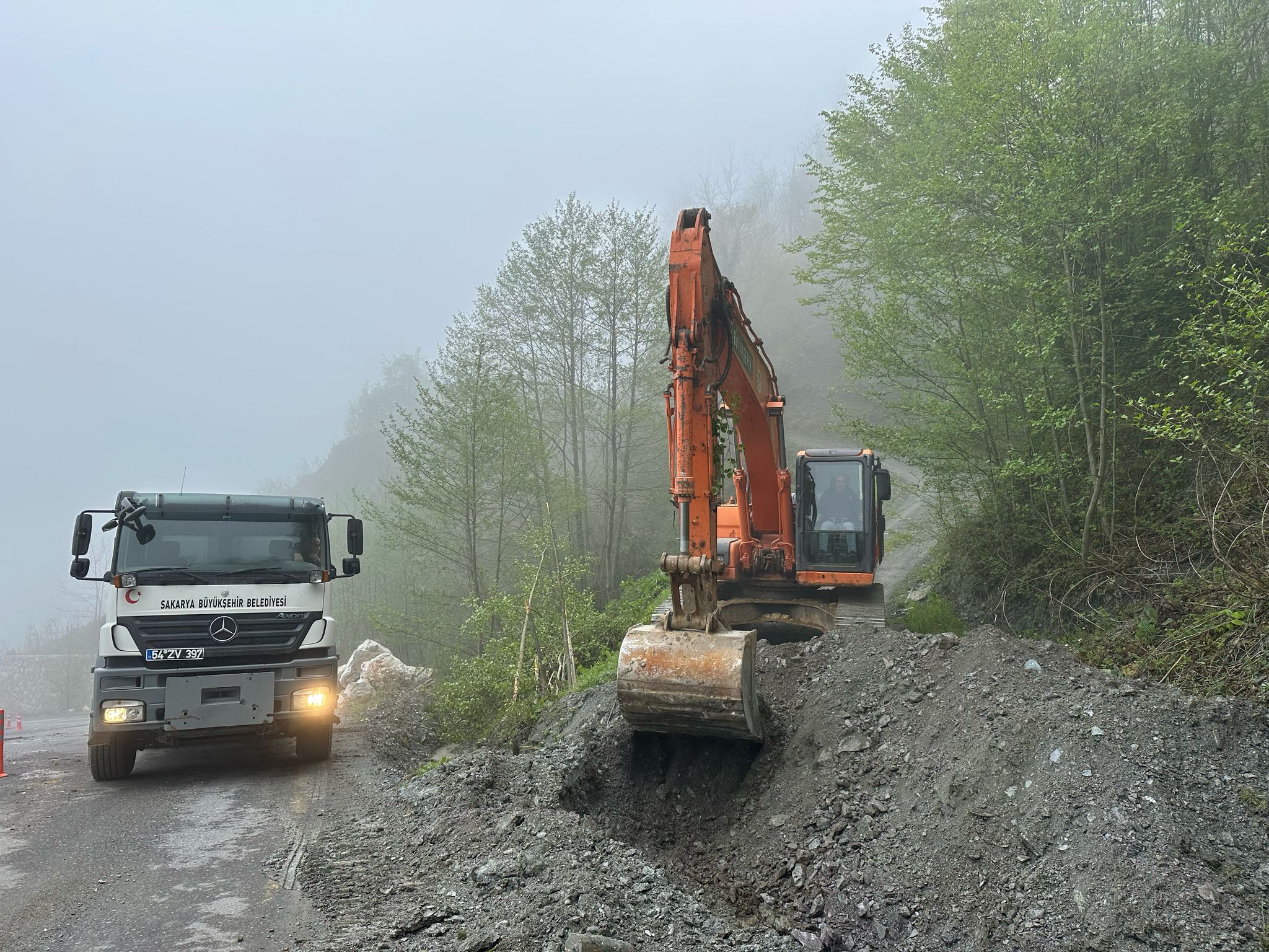 Büyükşehir'den heyelan bölgesine anında müdahale