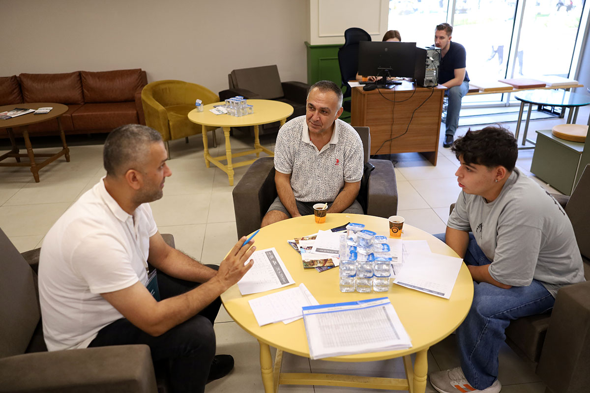 Gençlerin geleceğine yön verecek tercih desteği AKM’de başladı
