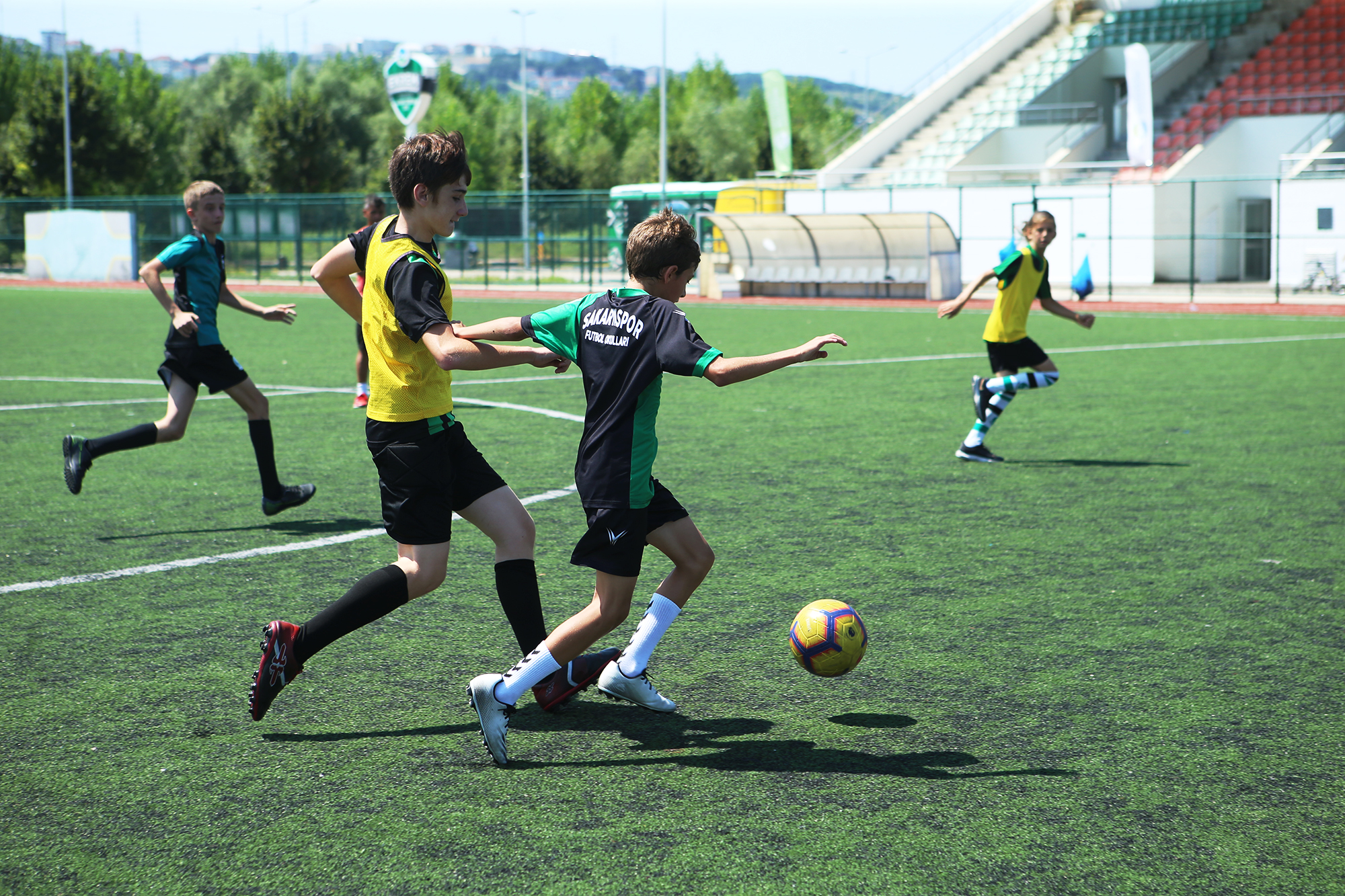 Sakarya’da çocuklar yaz tatilini sporla iç içe geçirecek: Futboldan yüzmeye, tenisten, basketbola…