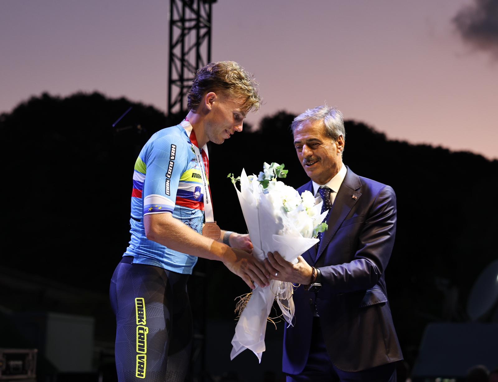 Şampiyon pedallar MTB Dünya Kupası’nda nefes kesti