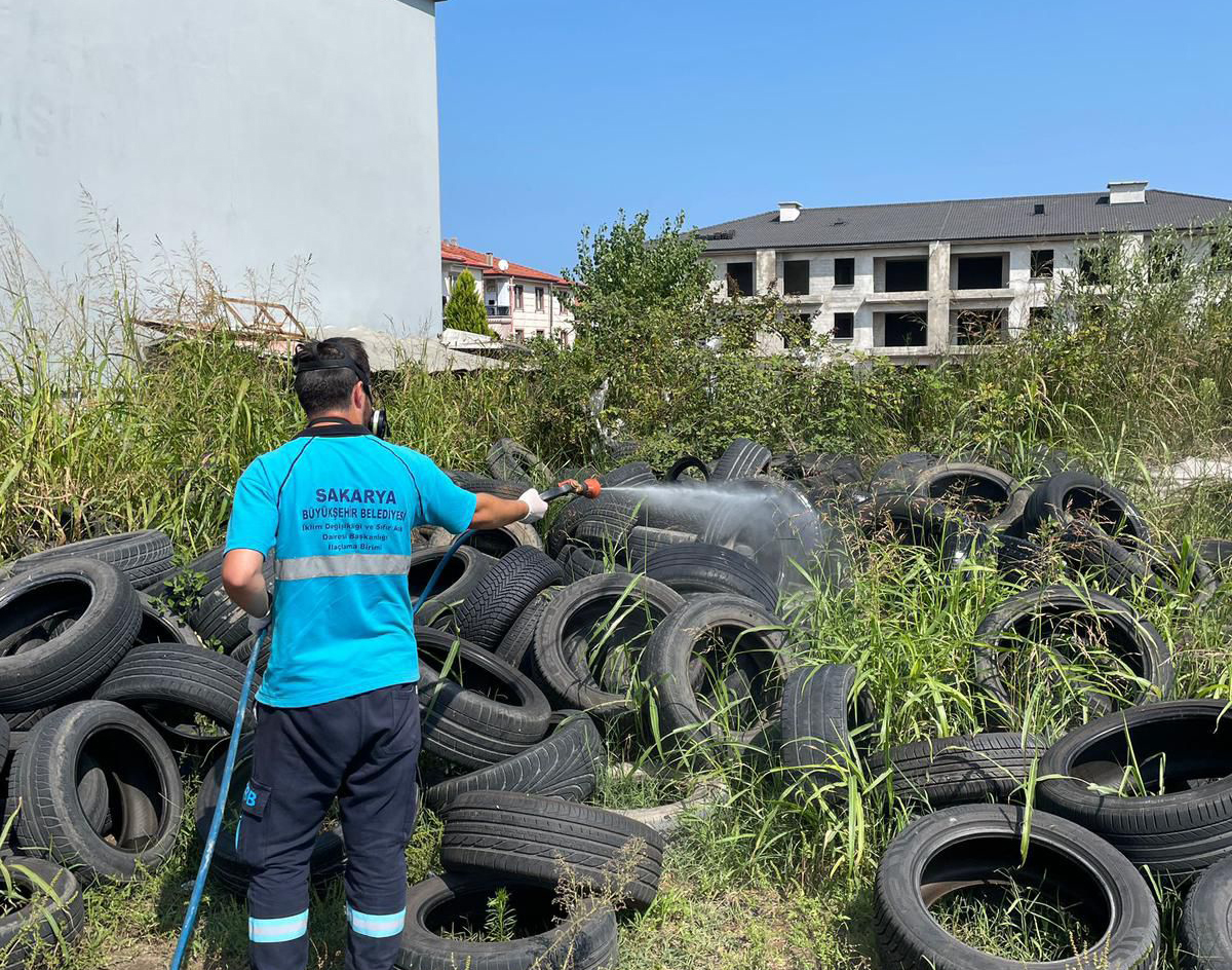 Büyükşehir’in müdahale timi her köşe başında haşereyle mücadelede