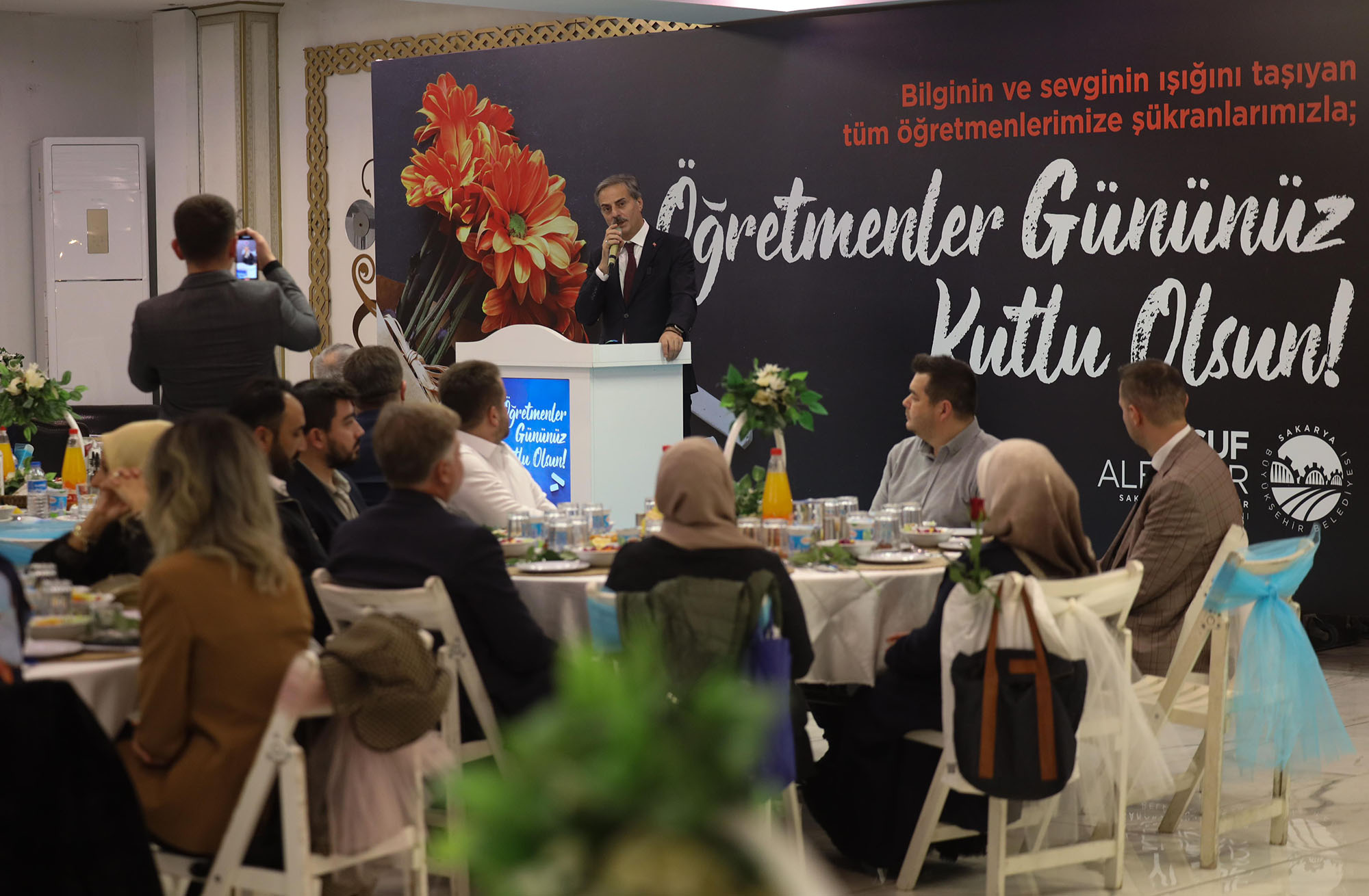 Yusuf Alemdar yarınların mimarı öğretmenlerle buluştu: “Siz medeniyetimizi geleceğe taşıyan yol göstericilersiniz”