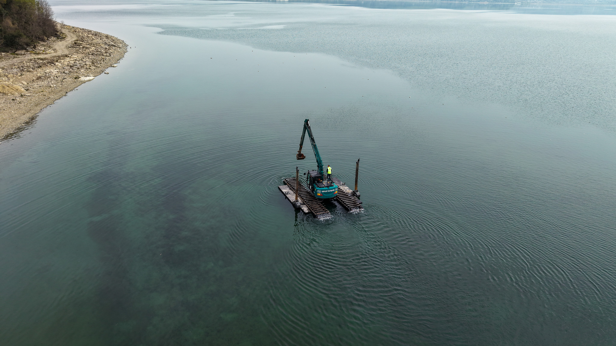 Sapanca Gölü’nün her bir karışı Büyükşehir’in takibinde: Tonlarca atık topladılar…