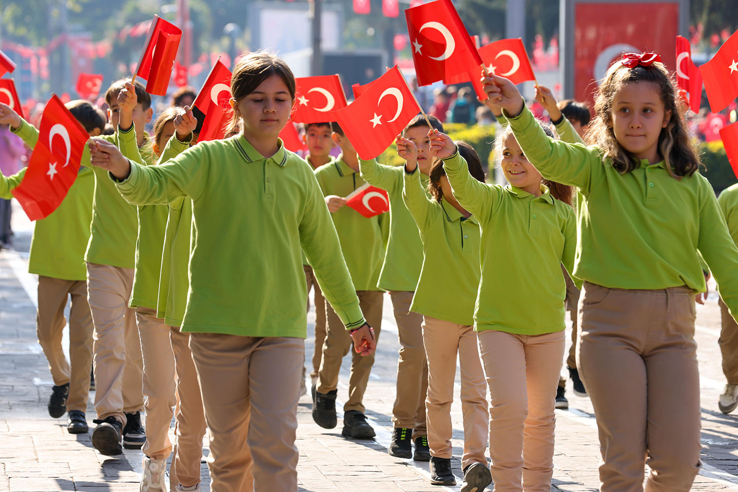 Yusuf Alemdar bulvara sığmayan bayram coşkusuna ortak oldu: “İlelebet nice yüzyıllara…”
