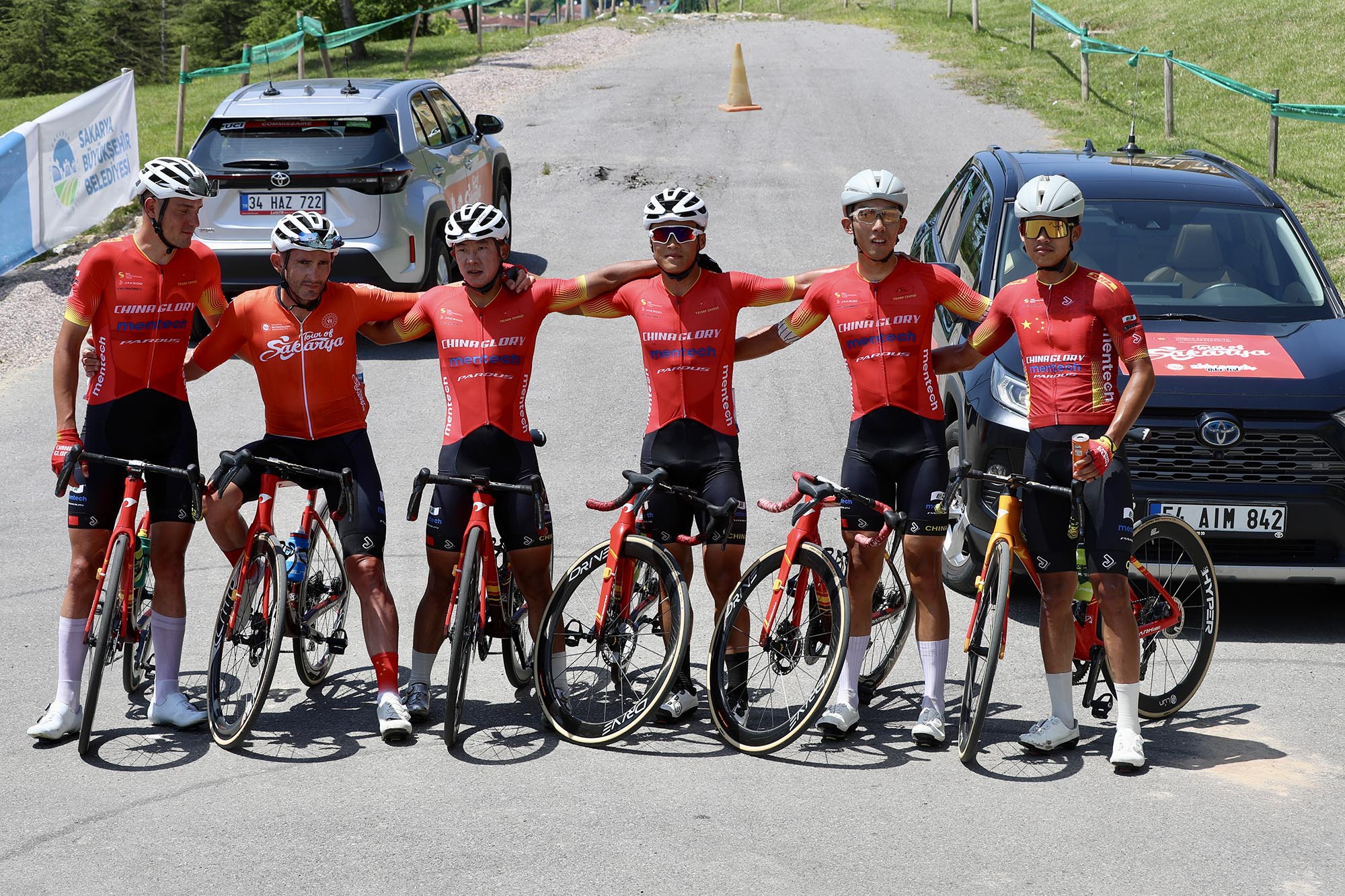 Tour Of heyecanı Sakarya’da sürüyor: Podyumda 2 Türk pedal