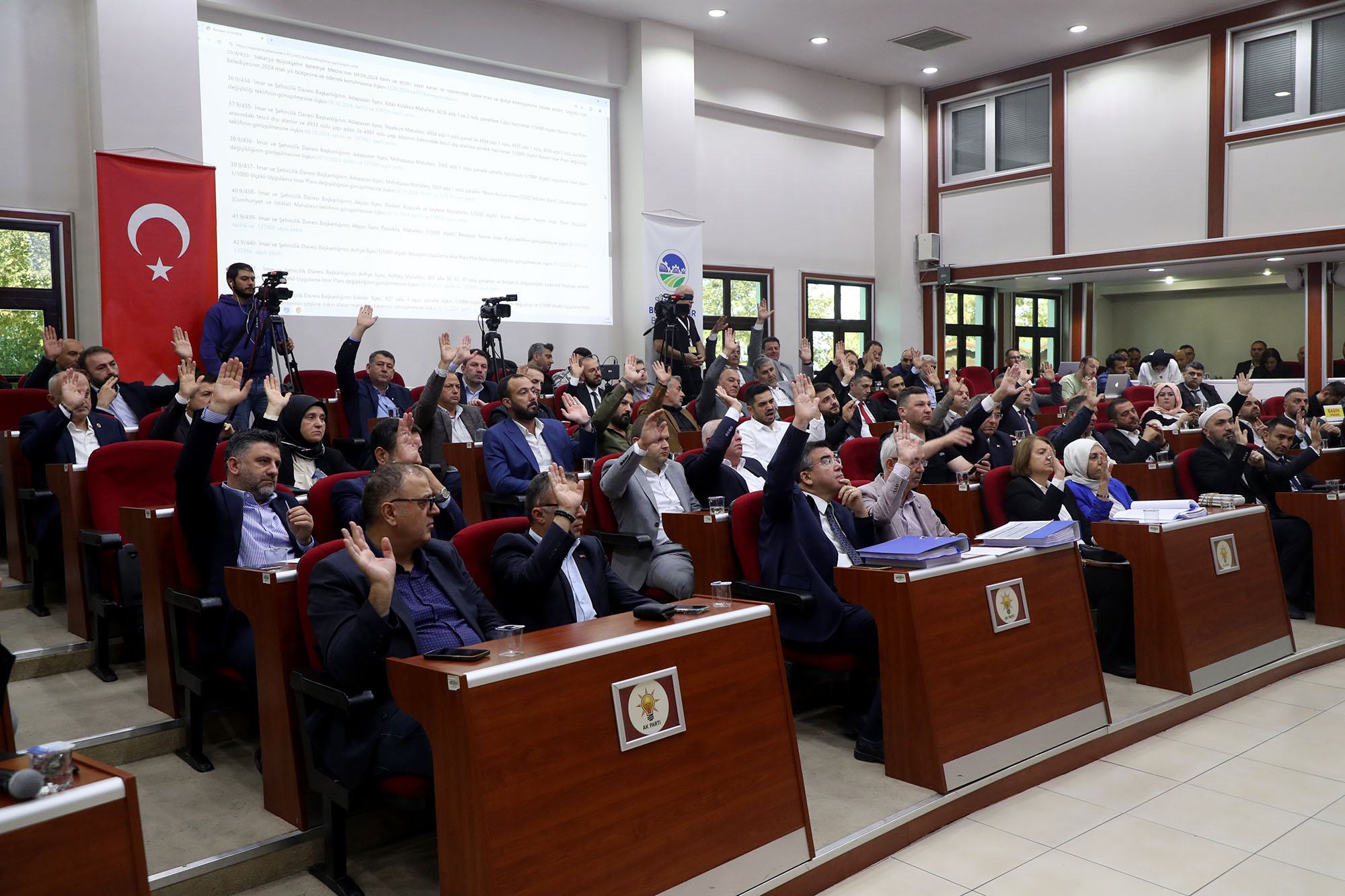 Sakarya’nın yeni yatırımlarına meclis onayı: Ulaşıma 5 yeni metrobüs geliyor
