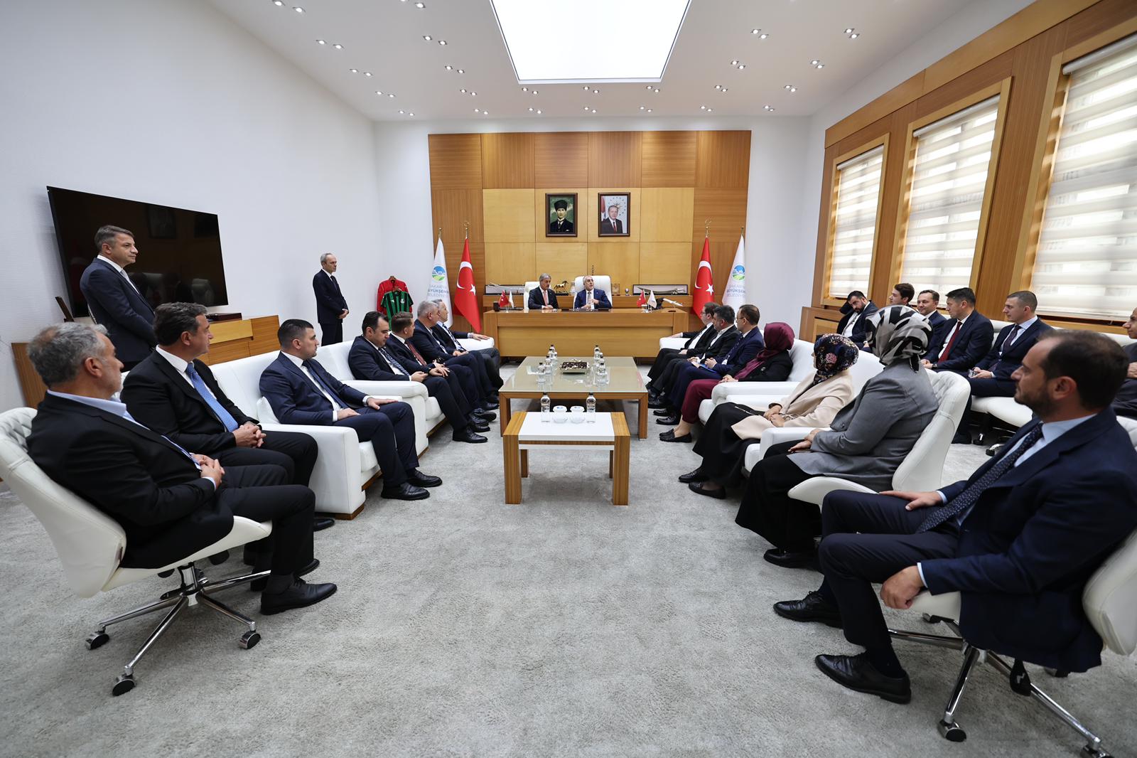 “Şehrimiz için tüm gayretimizle çalışmaya devam ediyoruz” 
