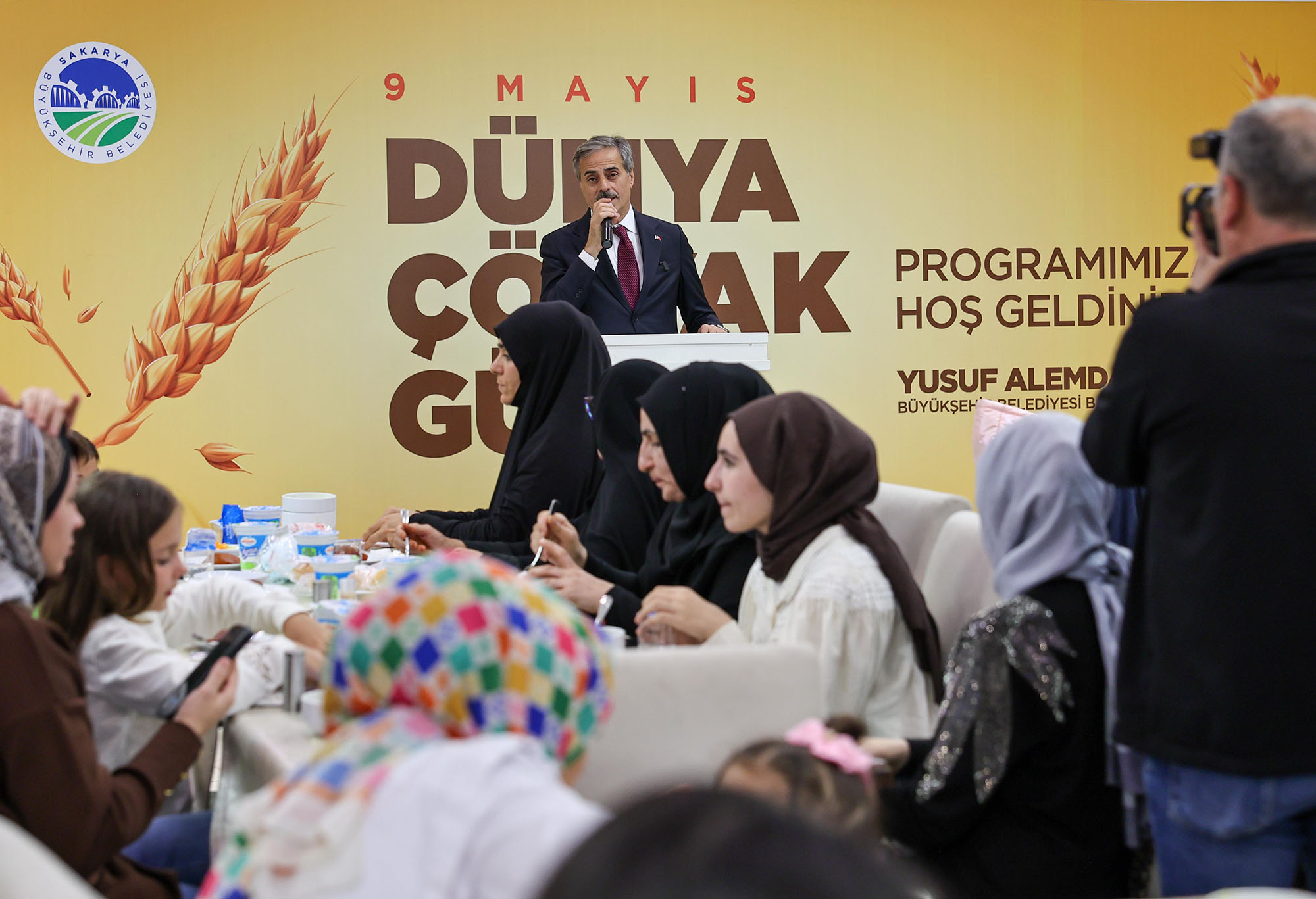 Başkan Alemdar ‘Demokrasi Meydanı’nda hazırlıyoruz’ diyerek duyurdu