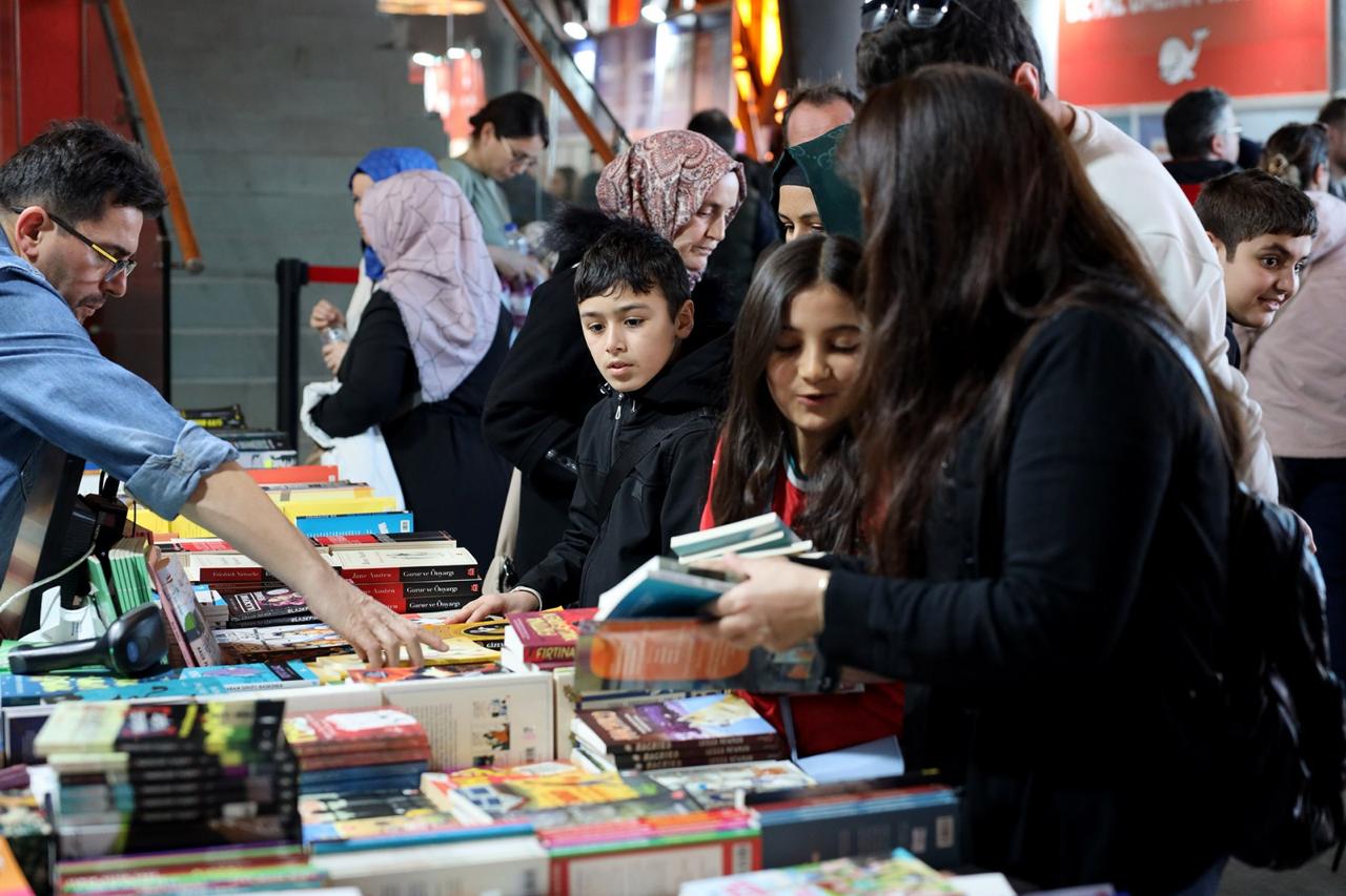 Sakarya Çocuk Edebiyat Fuarı tarihe geçti: 100 bini aşkın misafir