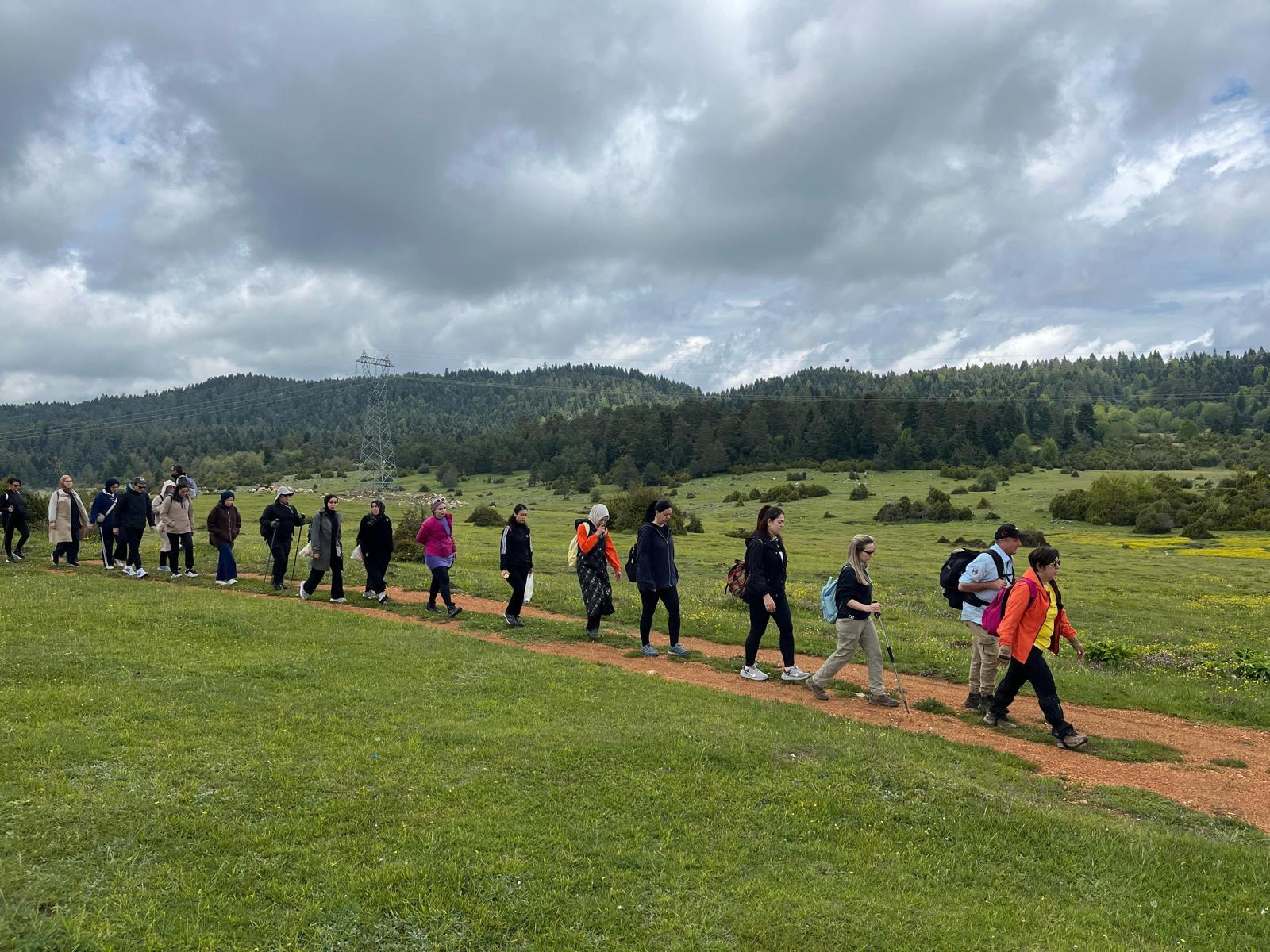 Doğa tutkunları Karagöl’ün cennet doğasını adım adım keşfetti 