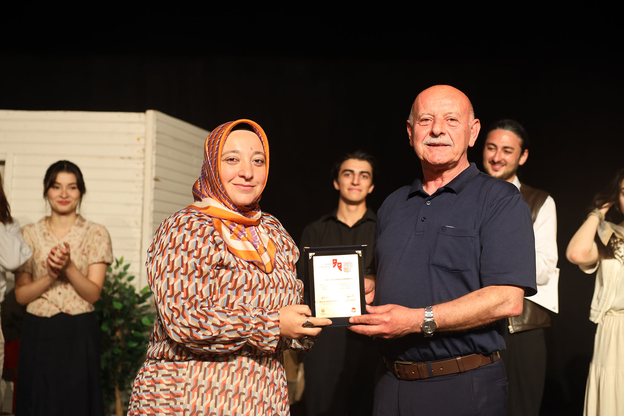Genç Sahne’den alkış alan final: 6 aylık emek “Kapılar” ile sahneye taşındı