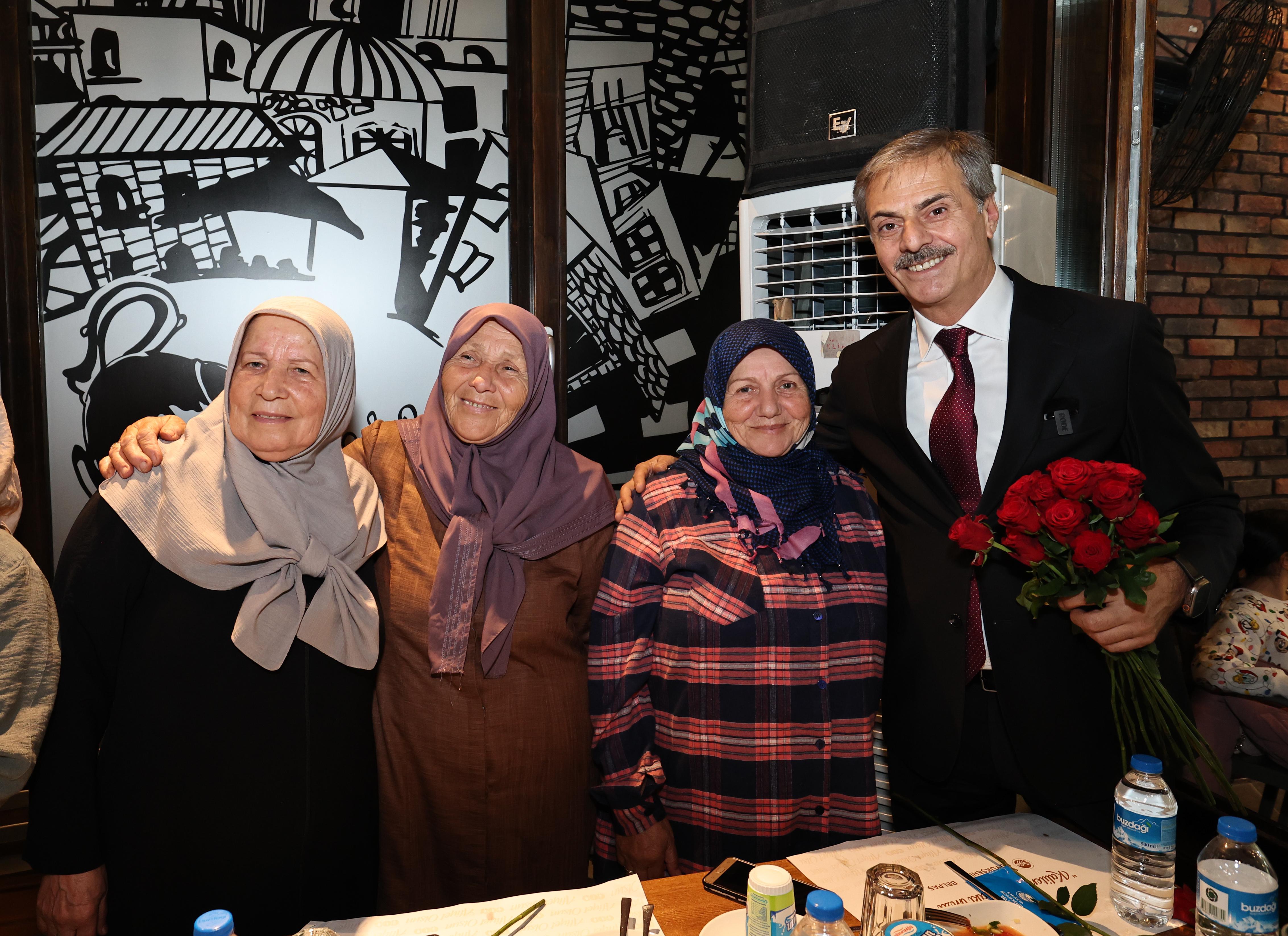 Yusuf Alemdar eli öpülesi büyüklerle kucaklaştı: “Sizlere hürmeti geleceğe miras bırakacağız”