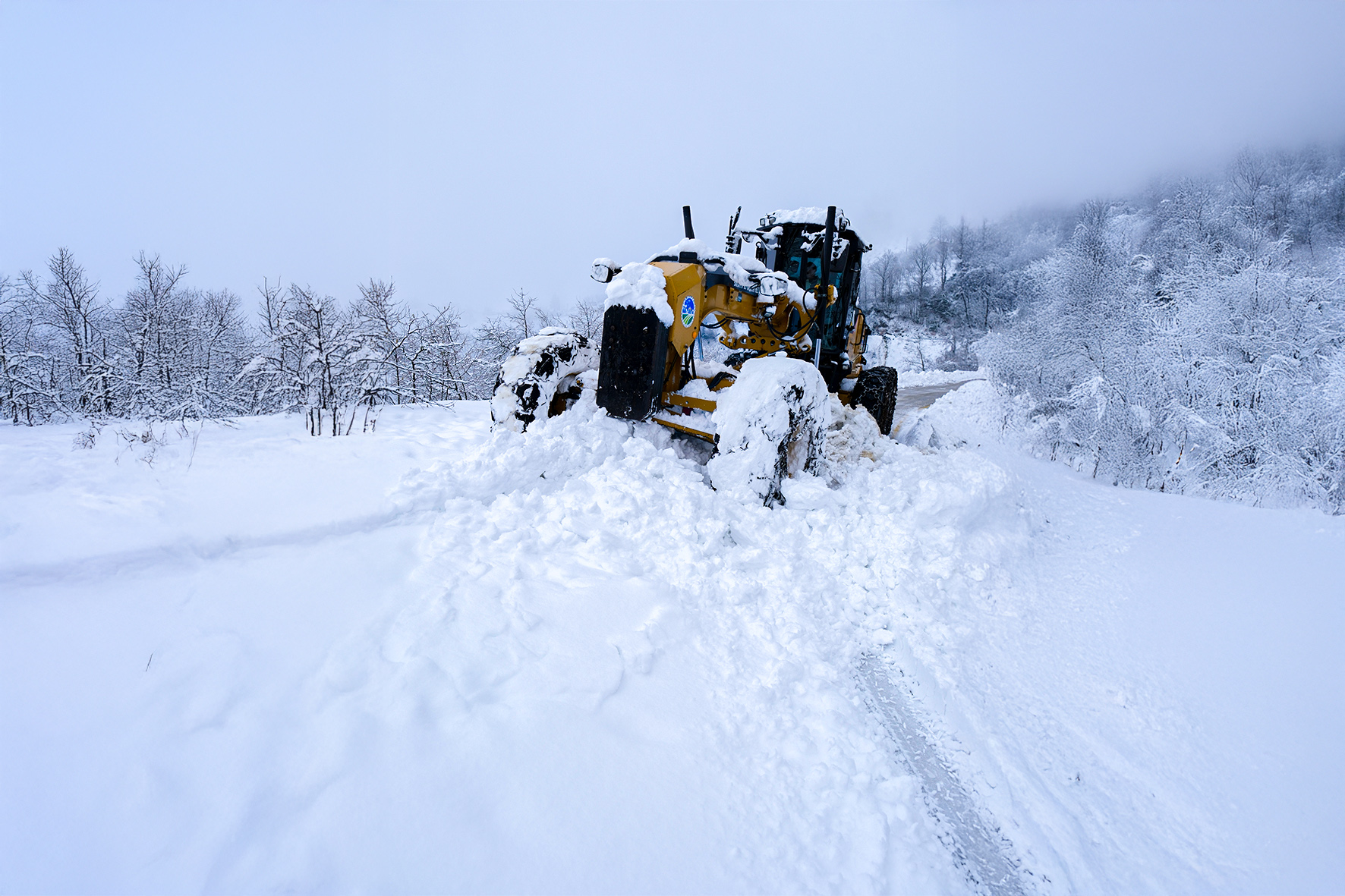 Büyükşehir’den 5 ilçede kar mesaisi: 35 kapalı grup yolunda 34'ü açıldı