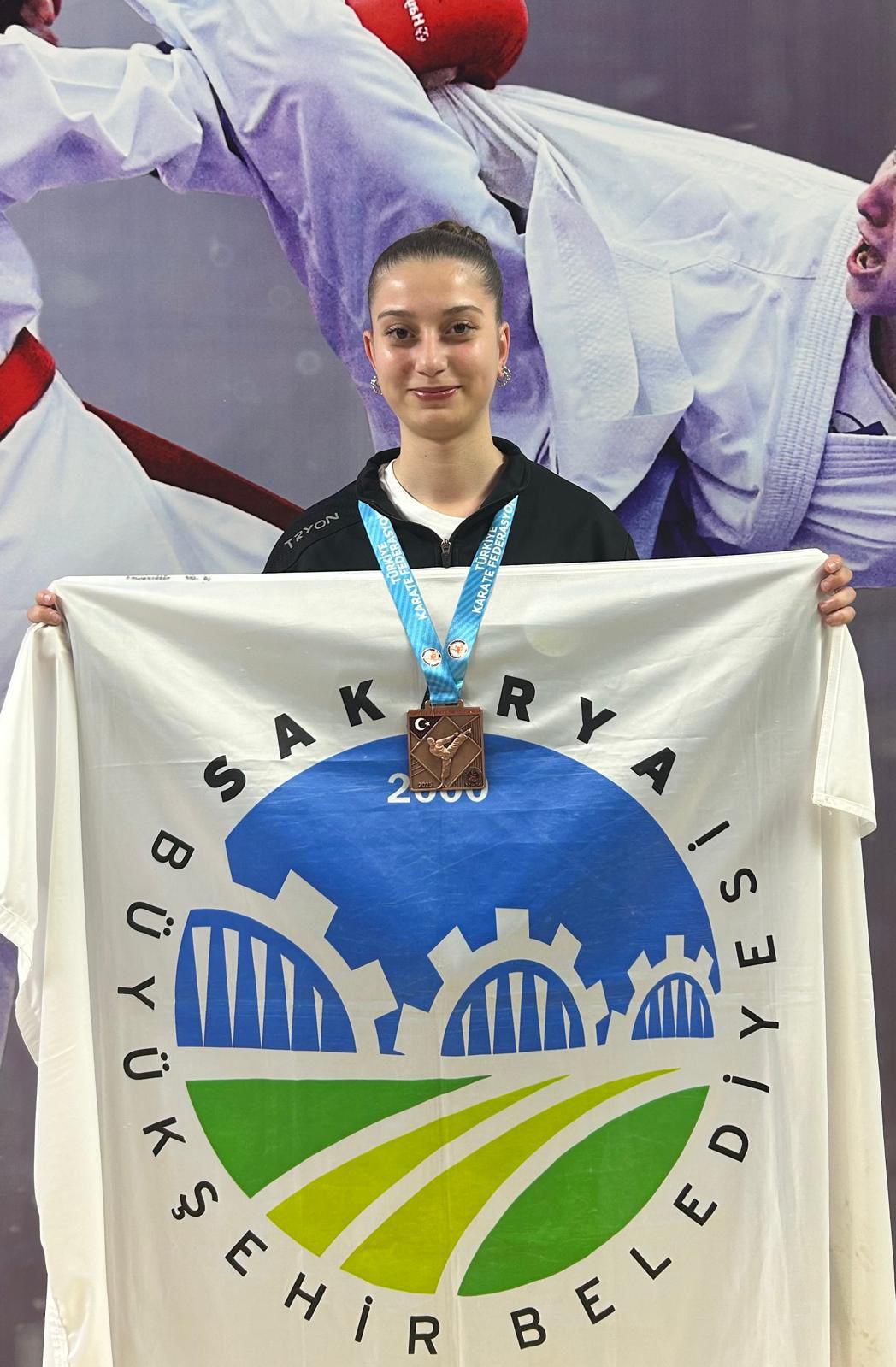 Büyükşehir sporcularından en özel dereceler