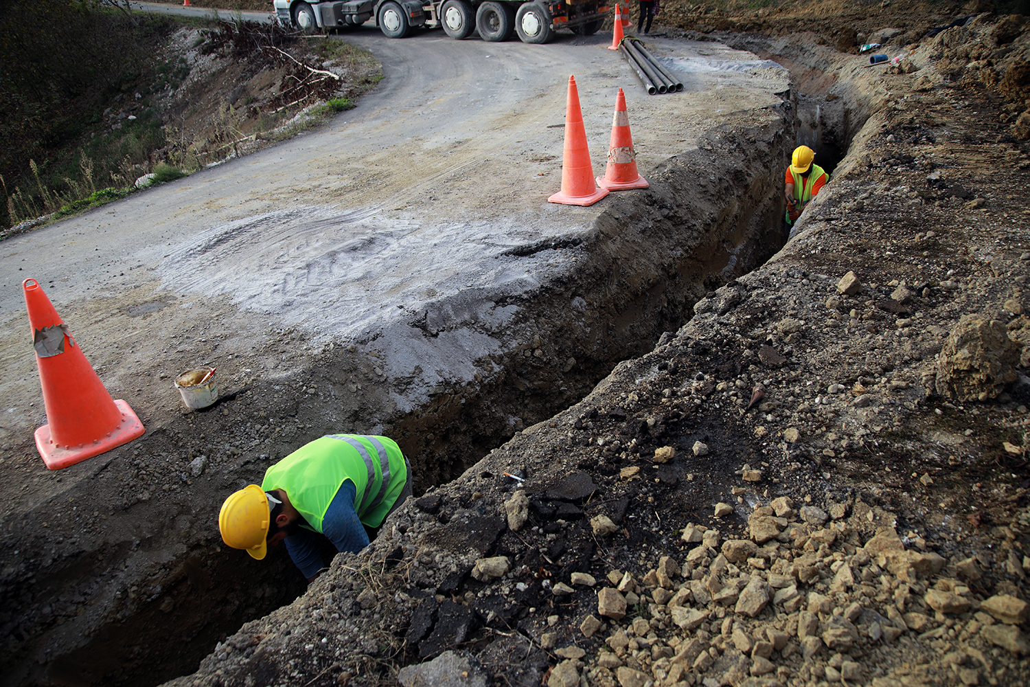 Hendek’in iki mahallesi kaynak suyu içecek