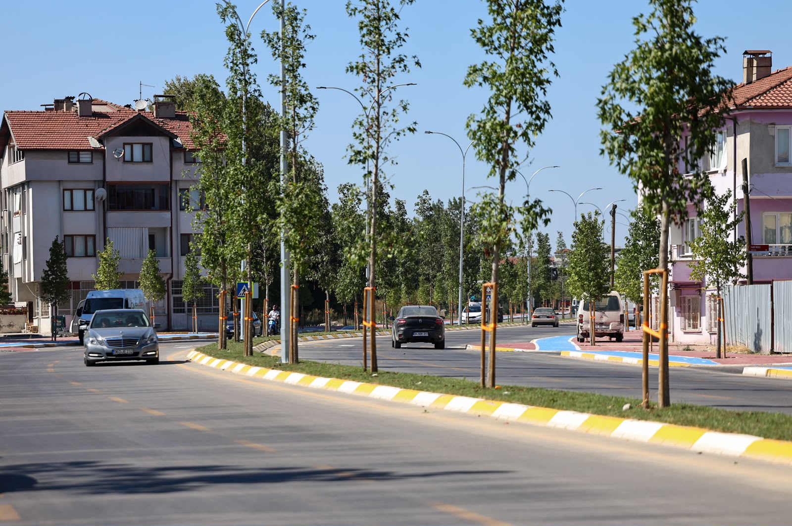 Büyükşehir’in yeni ulaşım aksı geceleri de şehre ışık katıyor