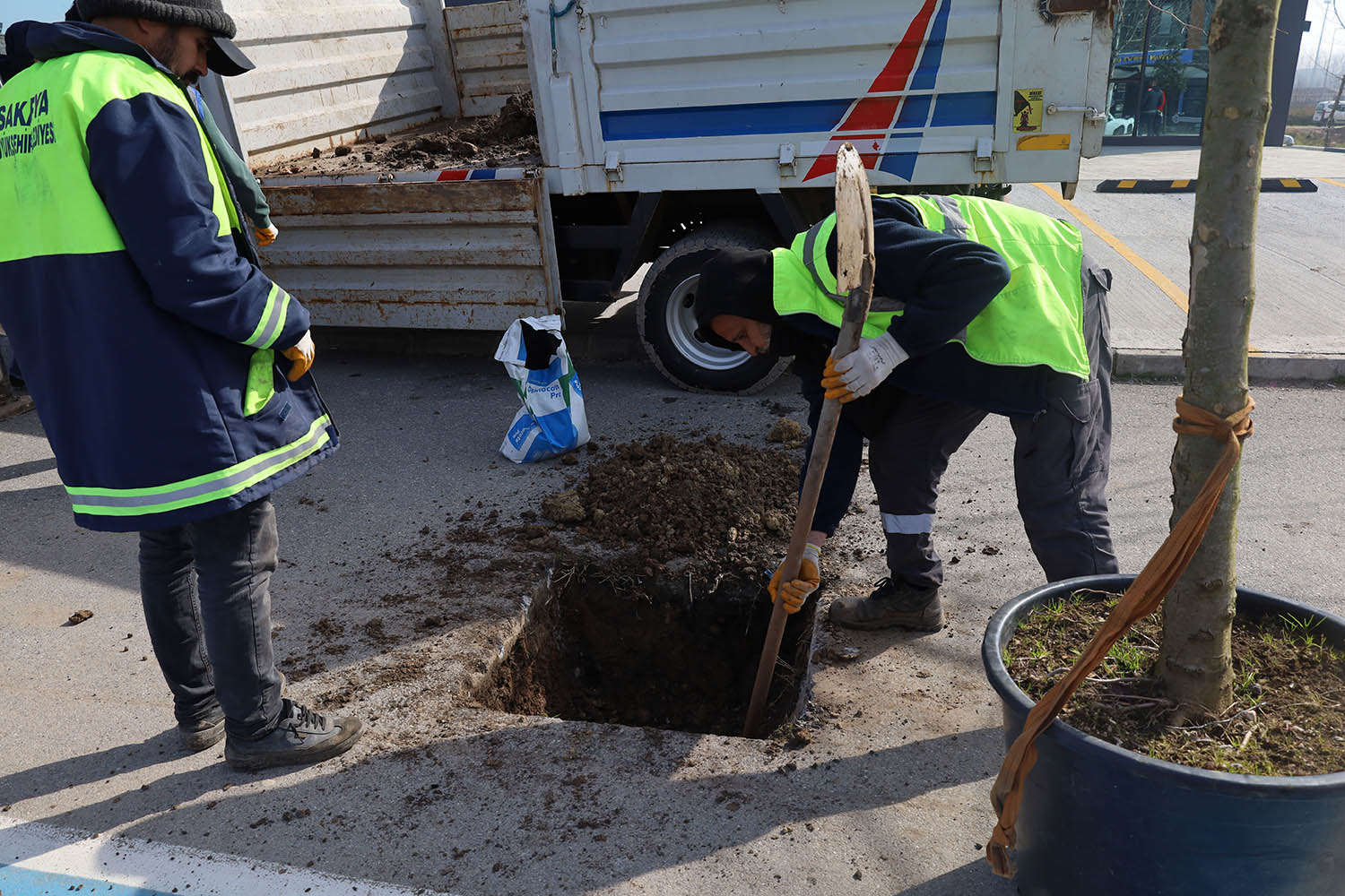 Büyükşehir ‘yeşil’ dokunuşla şehrin çehresini değiştiriyor
