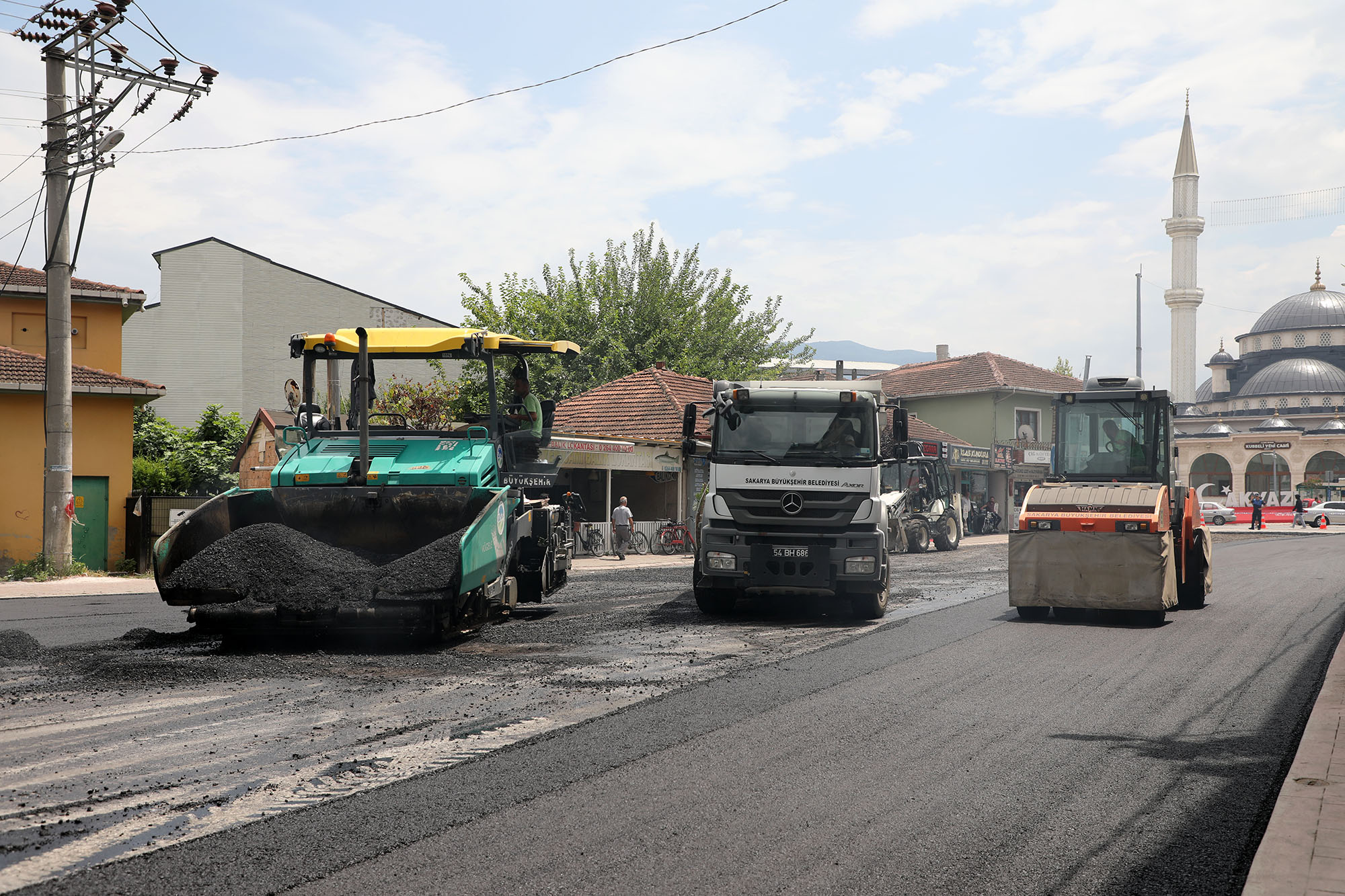 Akyazı’nın en stratejik güzergahı sil baştan yenileniyor