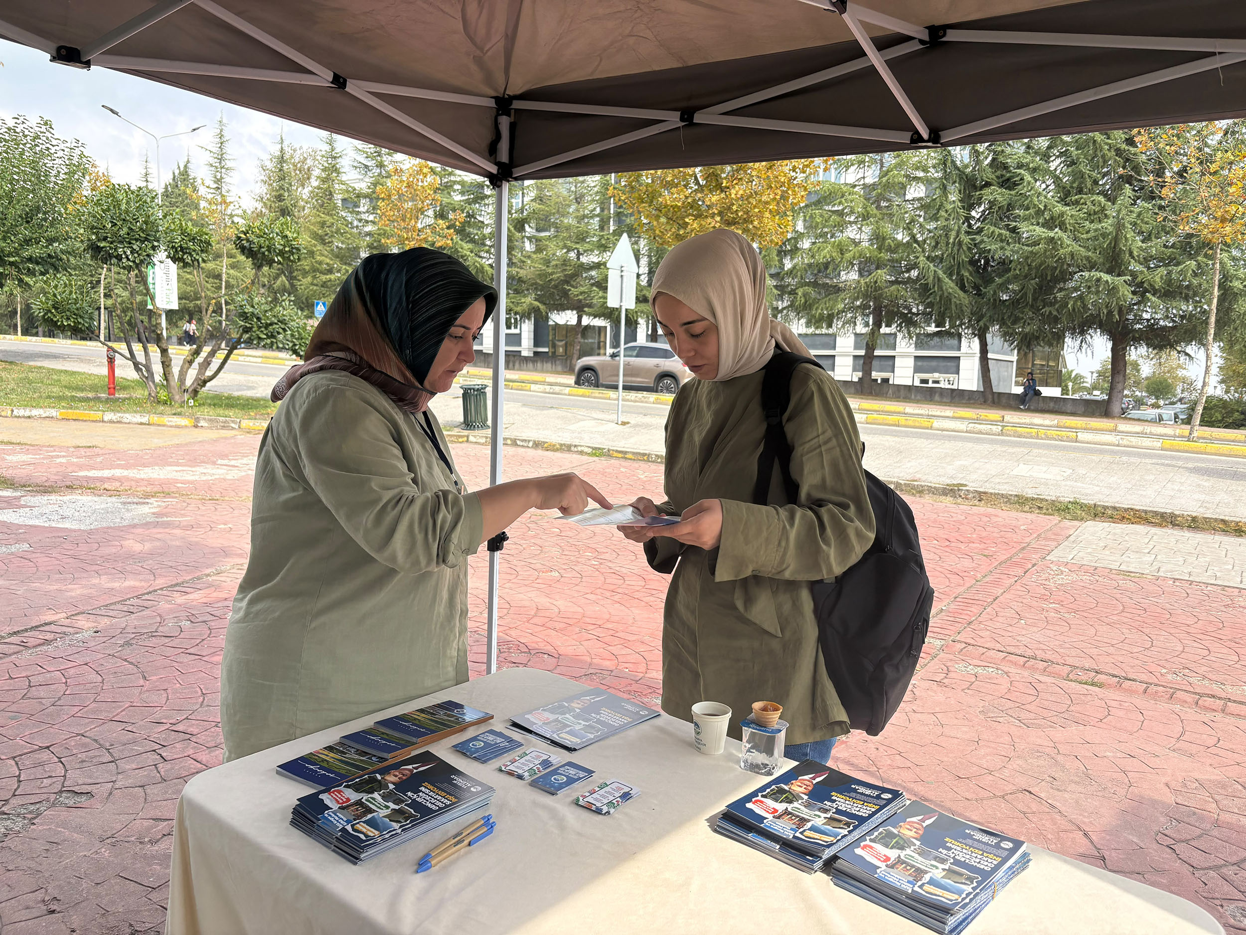 Büyükşehir’den üniversitelilere kampüste sıcak karşılama