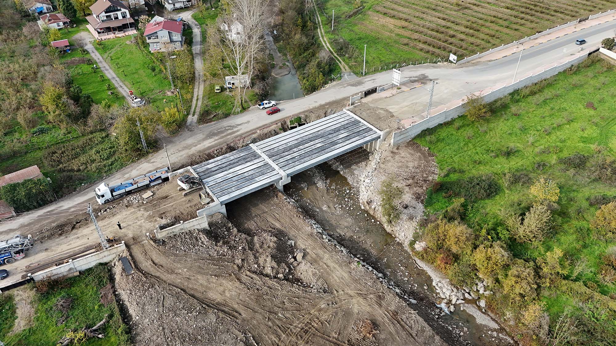 Karapürçek ulaşımına güç katacak Mesudiye Köprüsü’ne adım adım