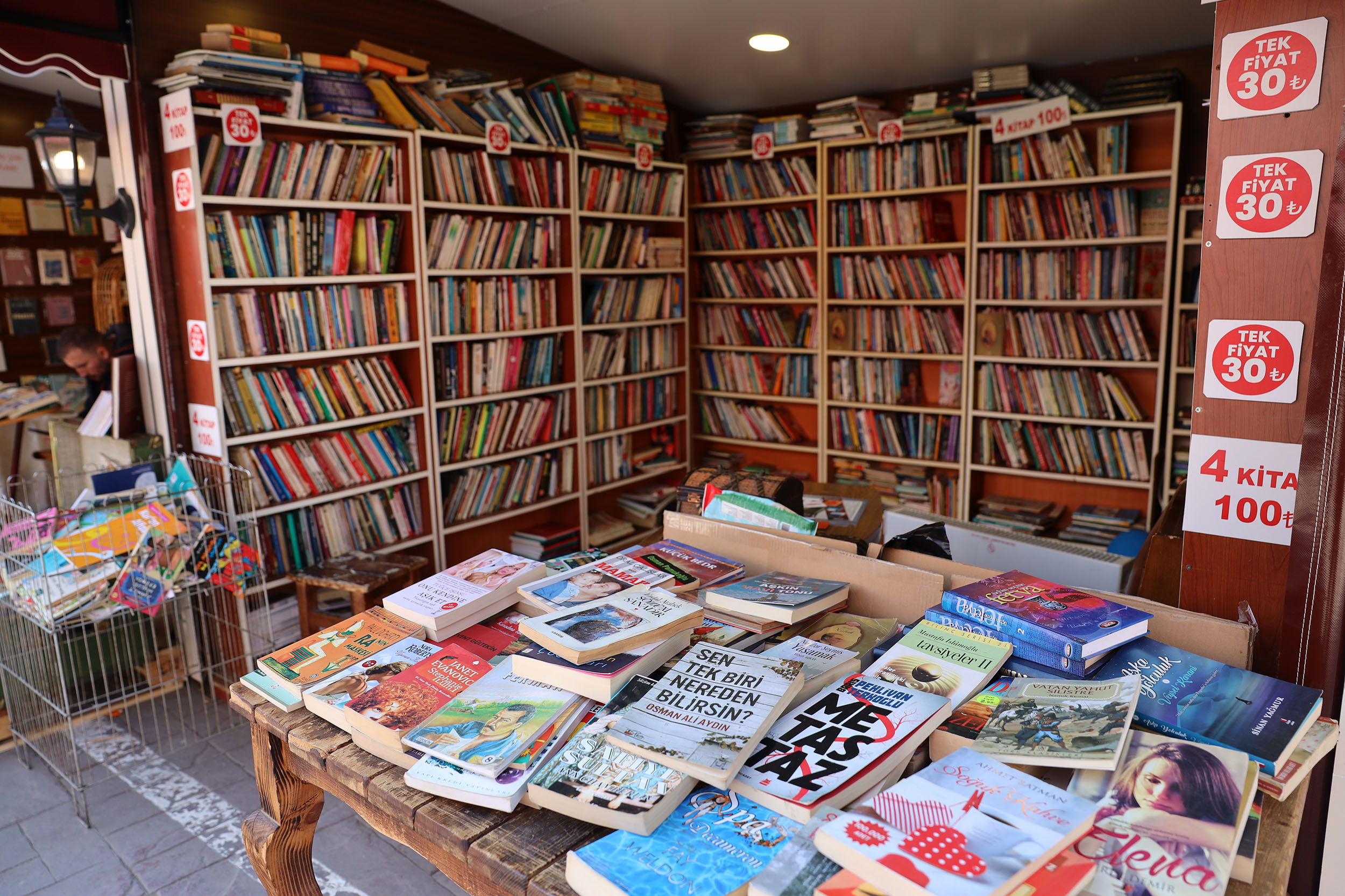 Kitap Sokağı Ramazan akşamlarında kitapseverlerin buluşma noktası oldu