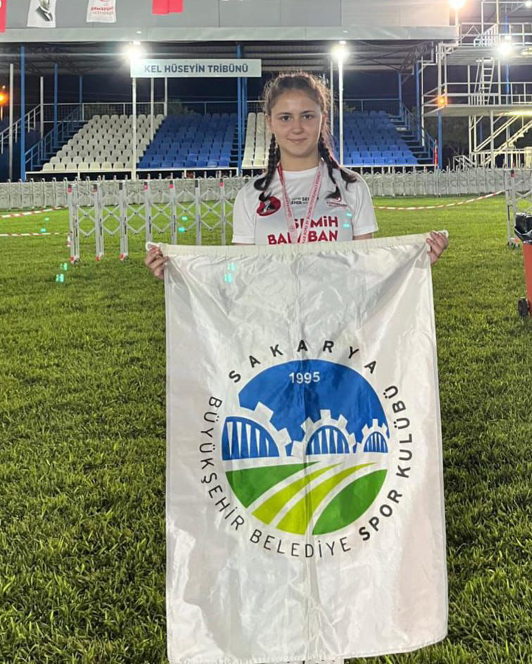 Büyükşehir sporcuları başarılarına yenilerini ekledi