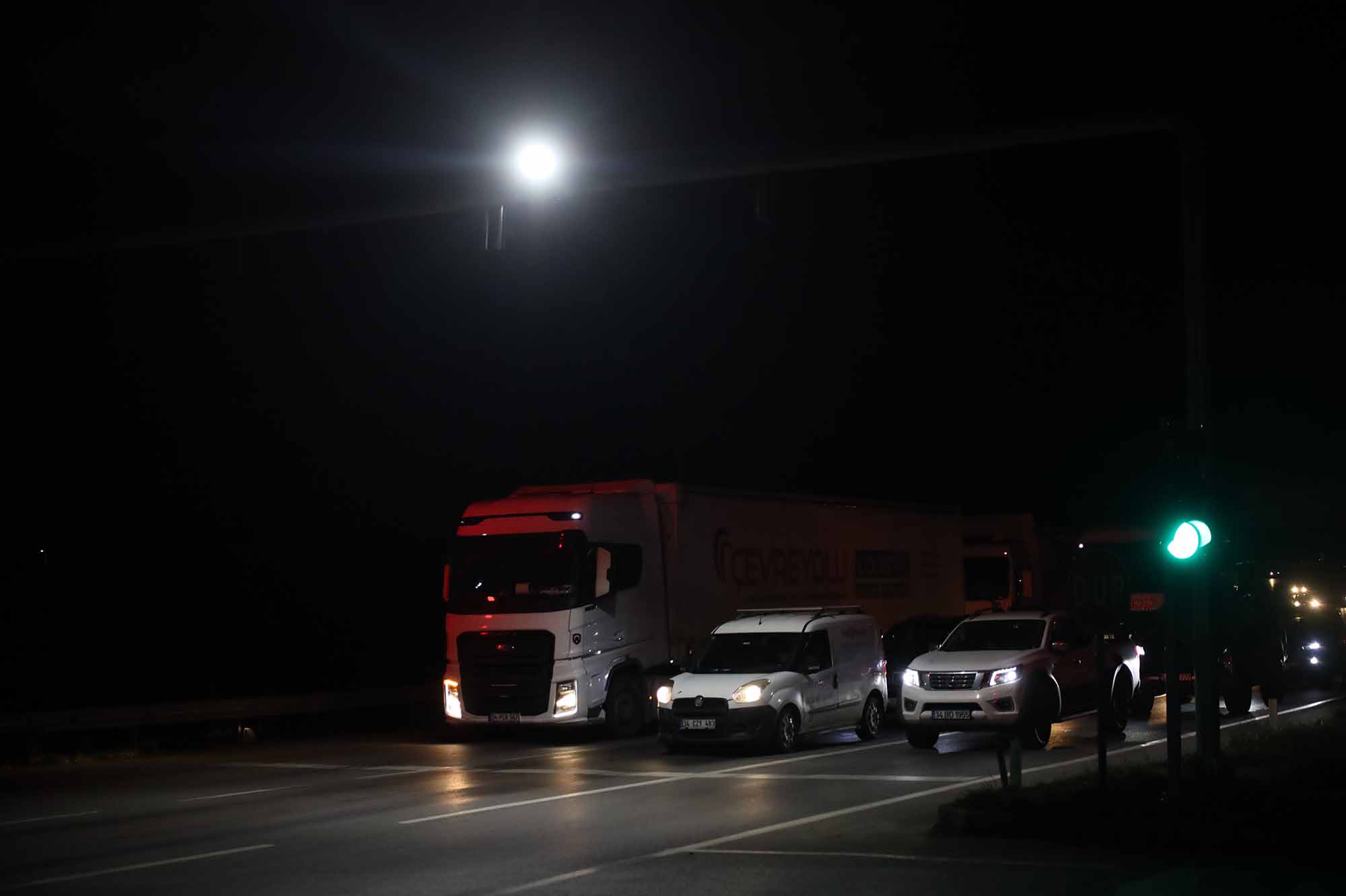 Şehirdeki karanlık kavşaklara Büyükşehir dokunuşu