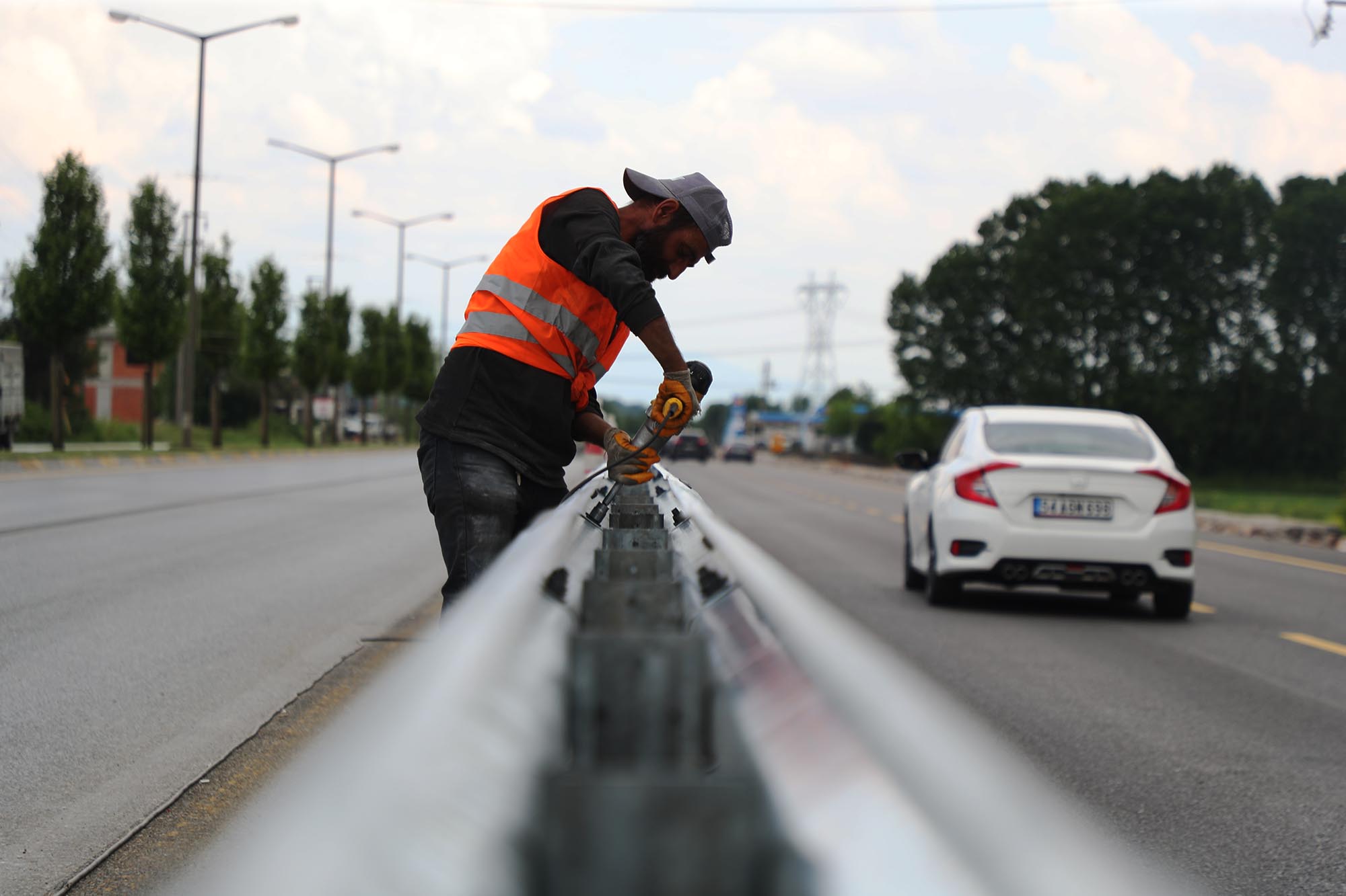 Sakarya’da yollar daha güvenli: 75 kilometre otokorkuluk, “Motorcu Dostu Bariyer”