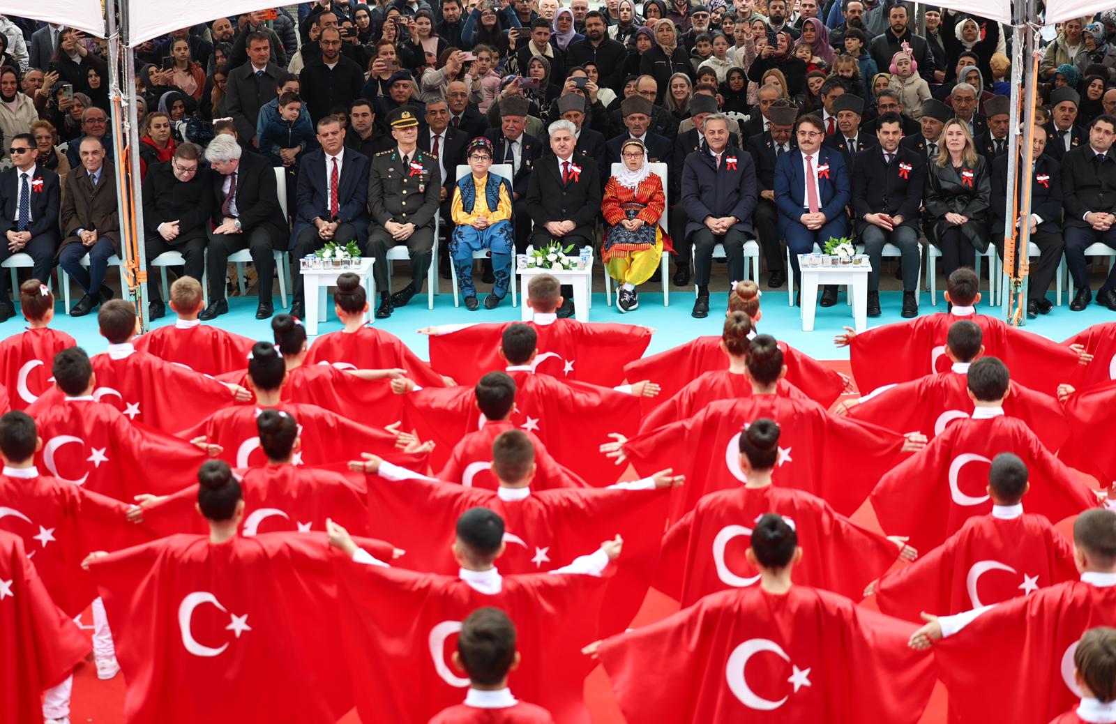 Alemdar miniklerin 23 Nisan coşkusuna ortak oldu: “Tüm çocuklarımızın bayramı kutlu olsun”