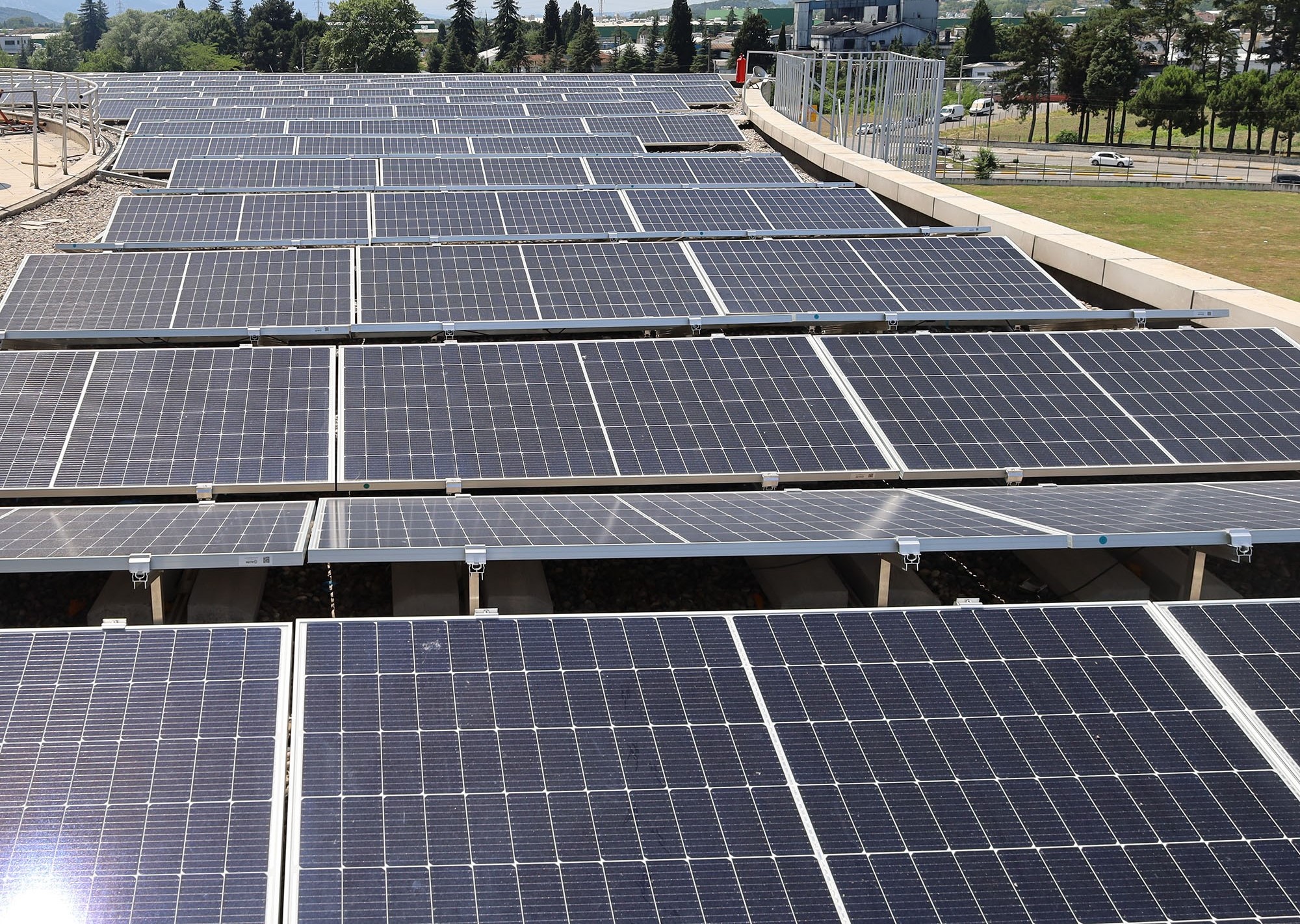 Terminal GES hizmet binalarına elektrik üretiyor