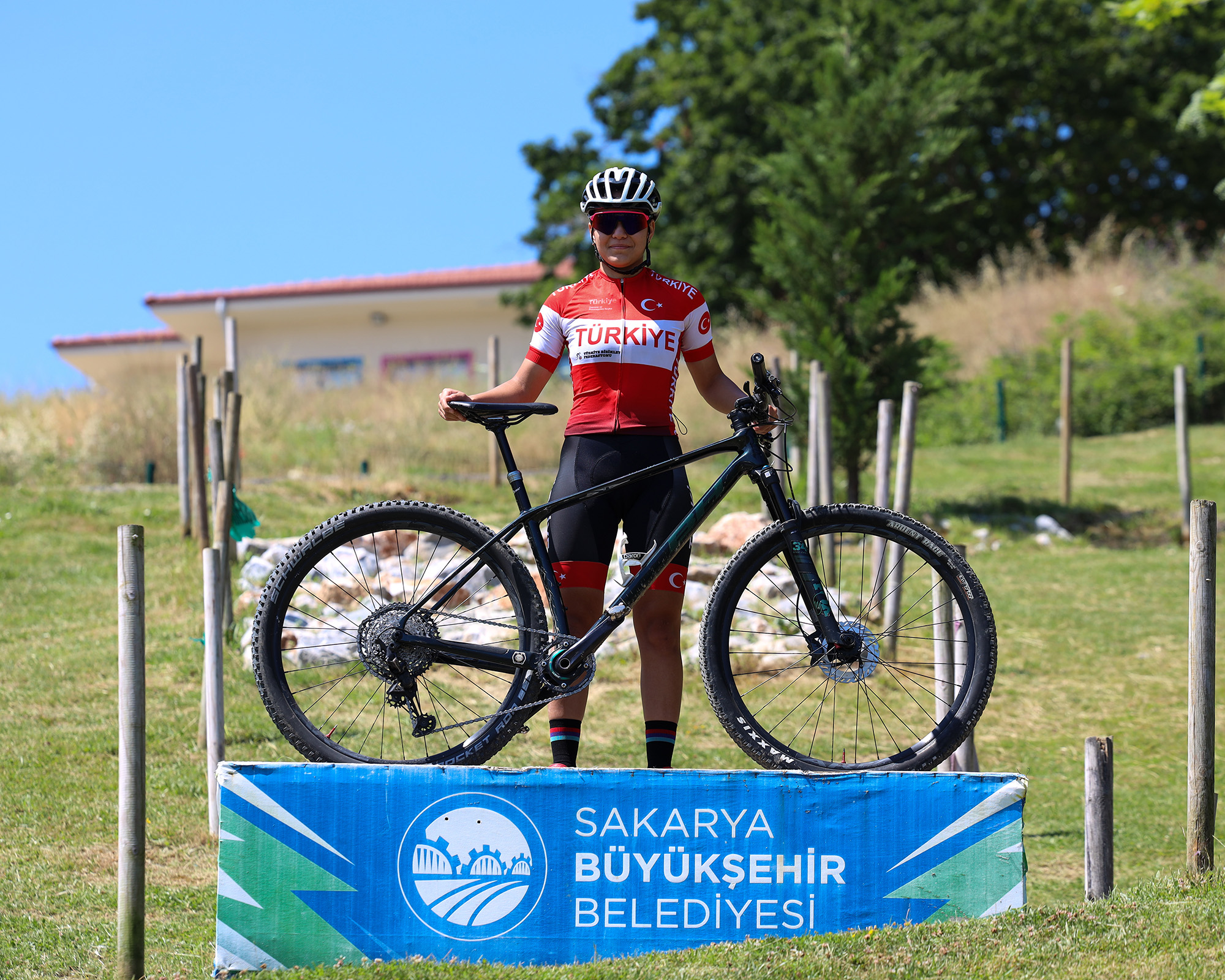 Milli pedallar dünyanın en heyecanlı yarışında, Sakarya’da pedal çevirecek: “Tüm Sakarya’yı Ay Yıldızlı bayrağa desteğe çağırıyoruz”