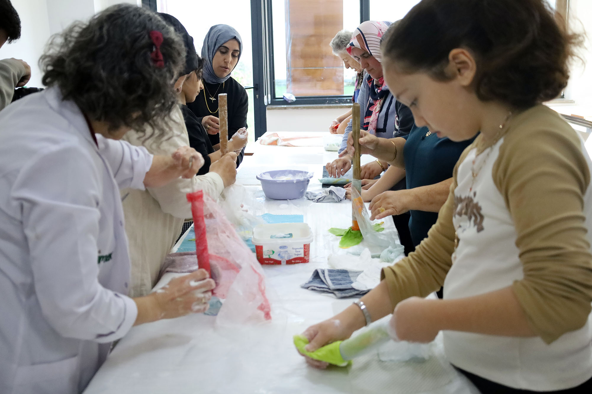 Ara tatilin en renkli programı: Anne ve çocuklar SAMEK’te birlikte üretti