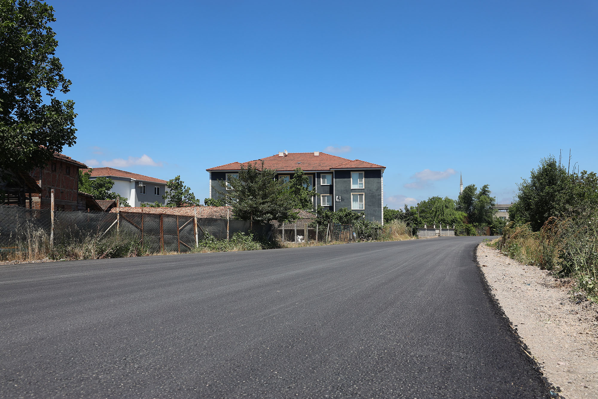 Söğütlü’de vatandaşın memnuniyetini kazanan ulaşım hamlesi