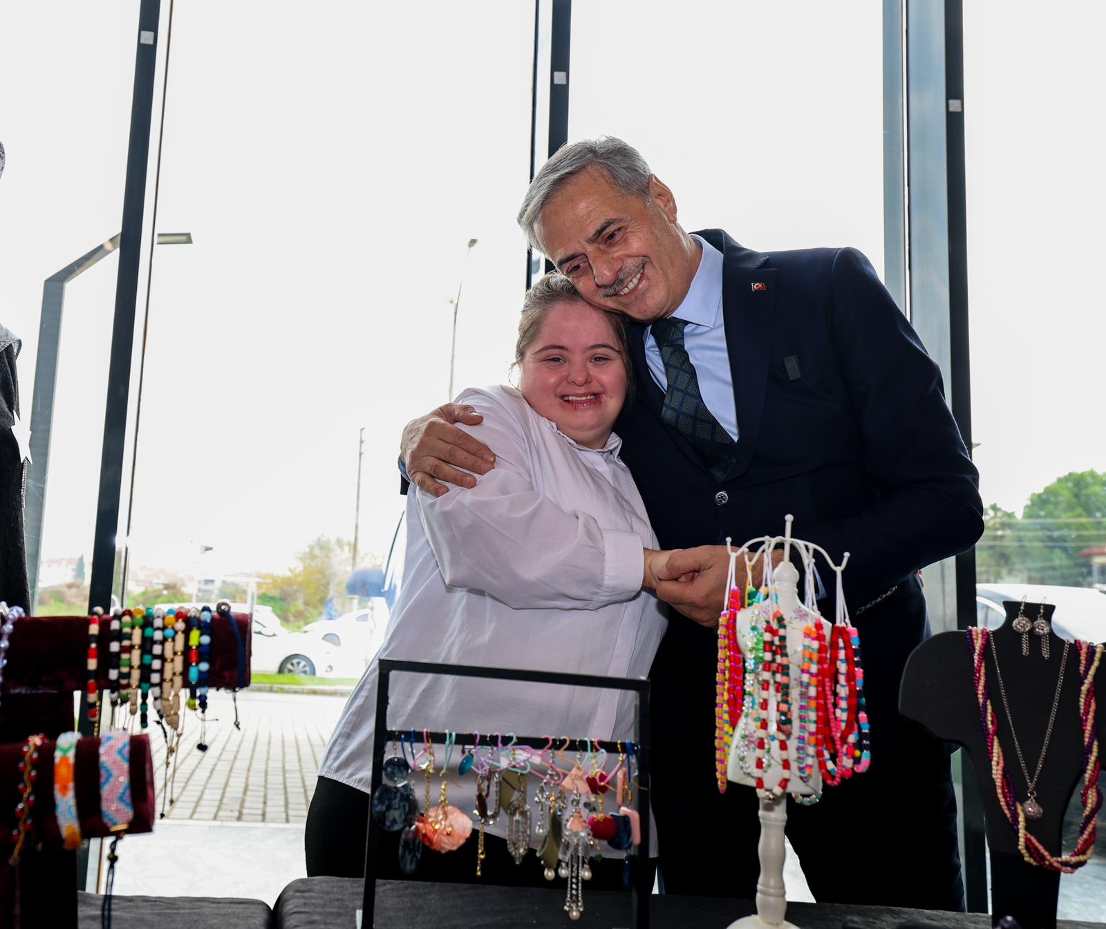 “Bugün sevgi ve dayanışmayı hatırlama, engelleri birlikte aşma günüdür”