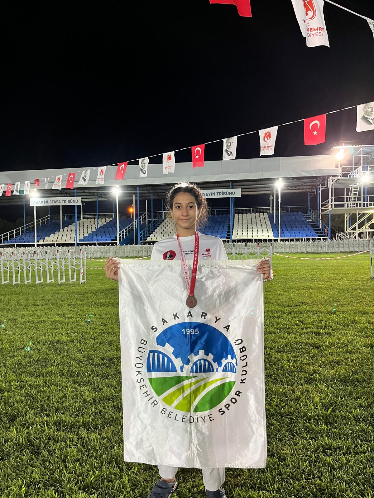 Büyükşehir sporcuları başarılarına yenilerini ekledi