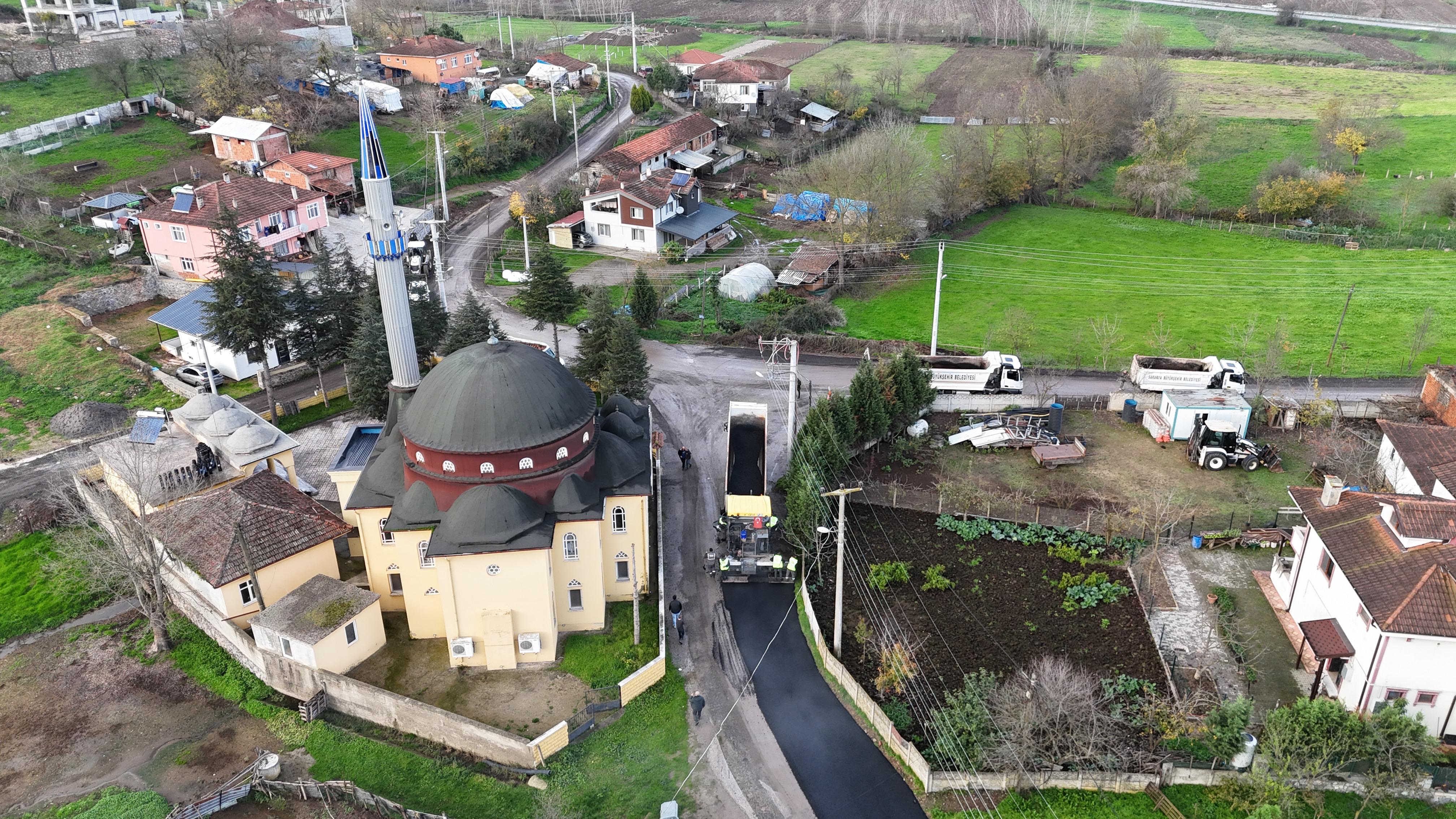 Büyükşehirle asfaltta bir bir arterleri yeniliyor: Sıra Söğütlü Rüstemler’de…