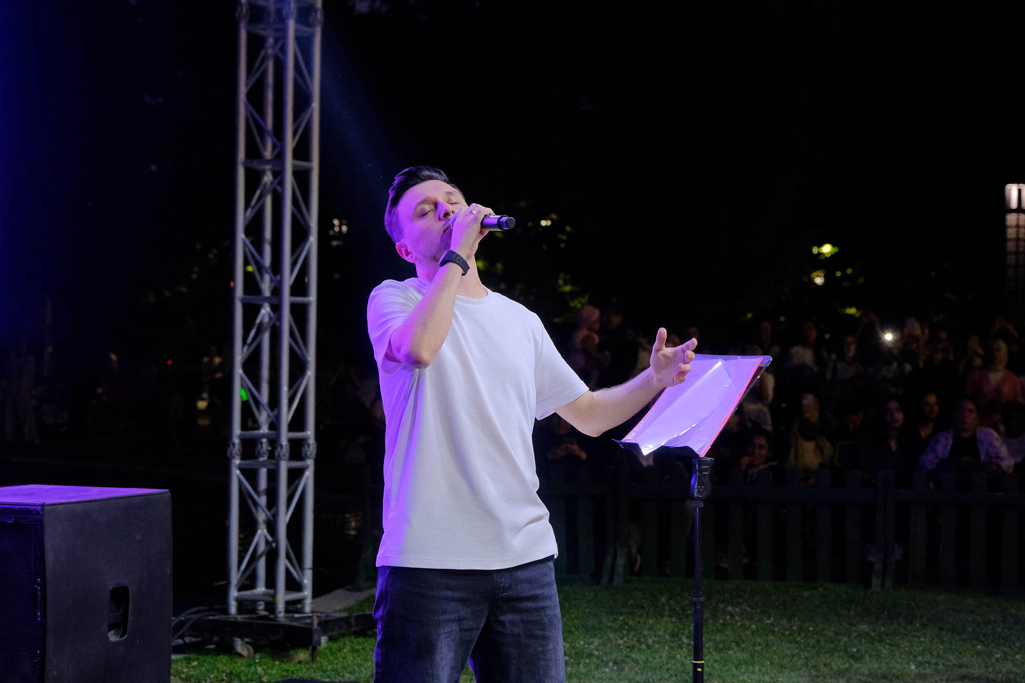 Büyükşehir’in ‘Yaz Seninle Güzel’ konser rüzgarında Emir Şamur coşkusu