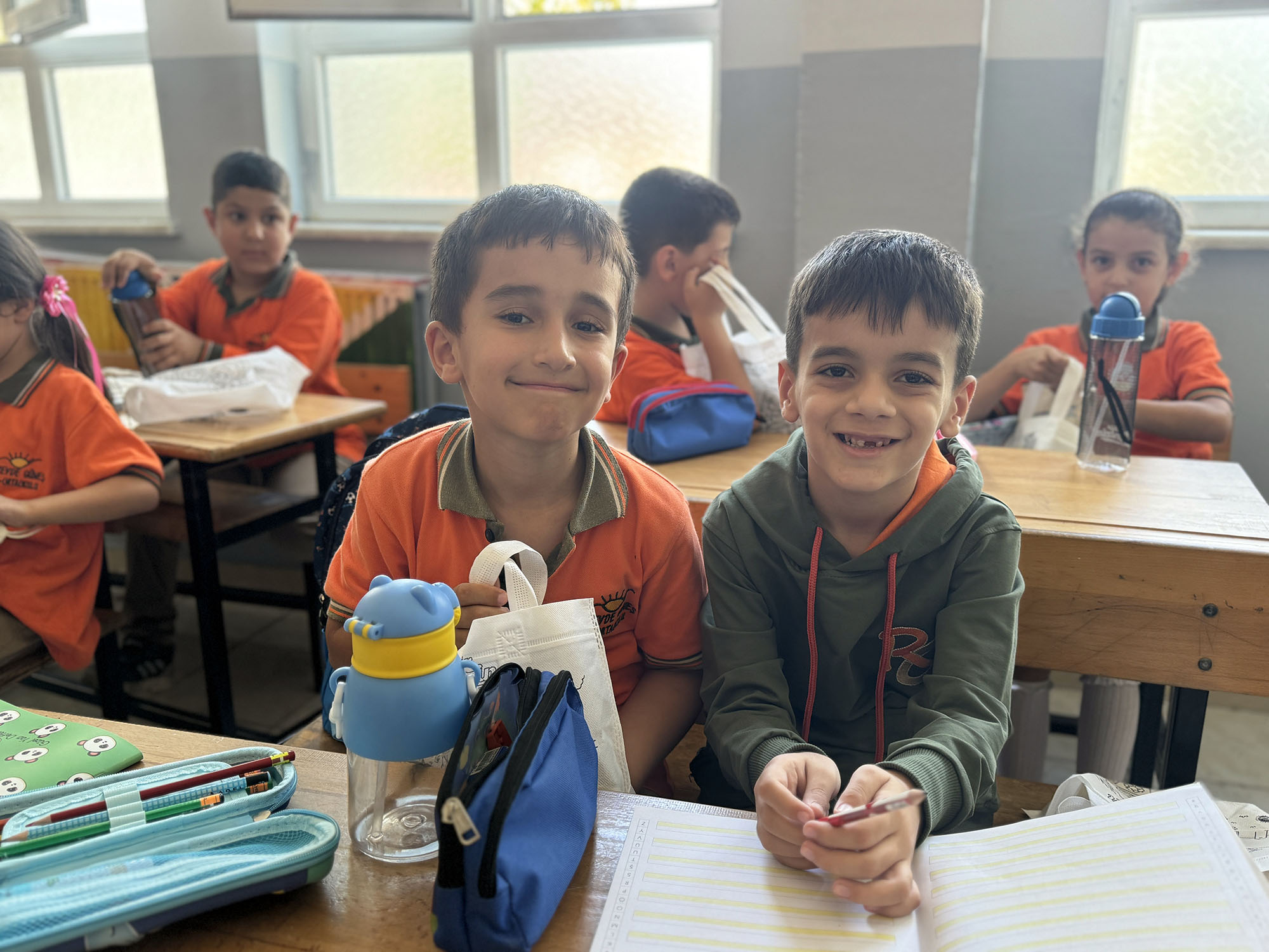 Büyükşehir okulun ilk haftasında minikleri yalnız bırakmadı