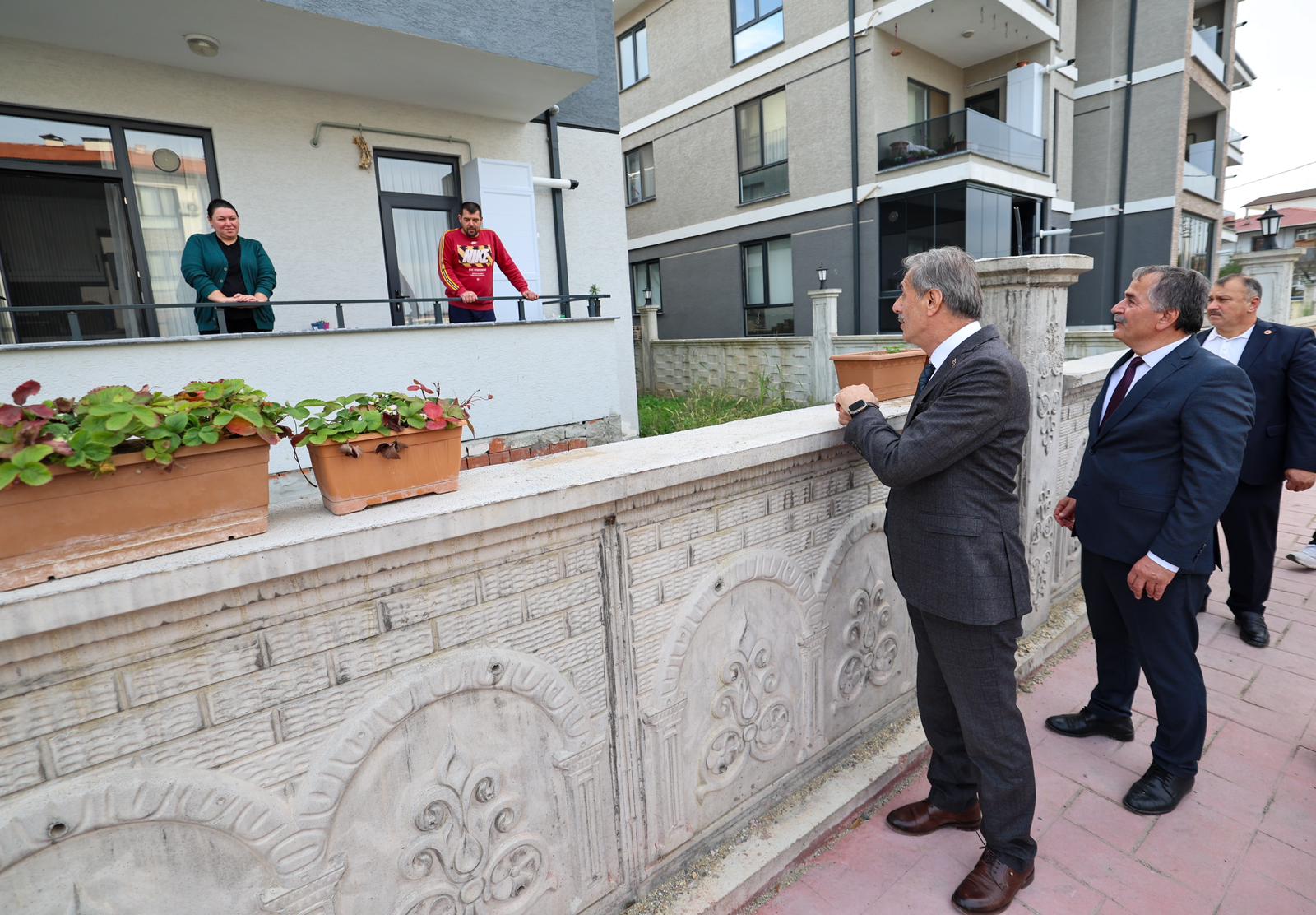 Yeni caddeler ve bağlantı yolları ile şehrimizin ulaşımına güç katıyoruz 